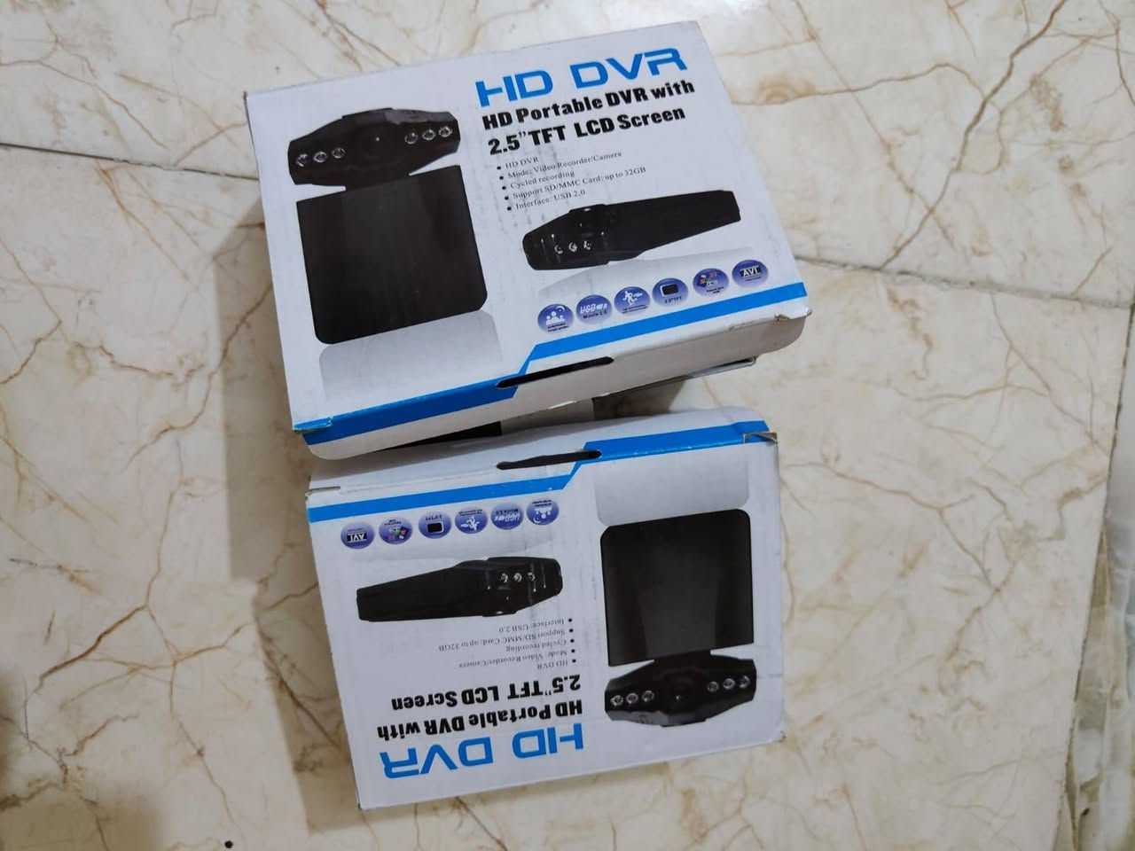 كامرات مال سياره 
📹 كامرة HD DVR بشاشة 2.5 إنج 📹
إذا تريد كامرة عملية للتوثيق والتسجيل، هاي أفضل اختيار!
✅ تصوير HD واضح
✅ شاشة LCD قياس 2.5 إنج لمراجعة الفيديو مباشرة
✅ تدعم كارت ذاكرة SD حتى 32GB
✅ تسجيل فيديو وصور
✅ حجم صغير وسهلة الحمل والاستخدام
✅ مناسبة للسيارة، السفر، والمحلات 
عندي 2سعر الوحده 10 جدد مامستخدم ابد ***********
