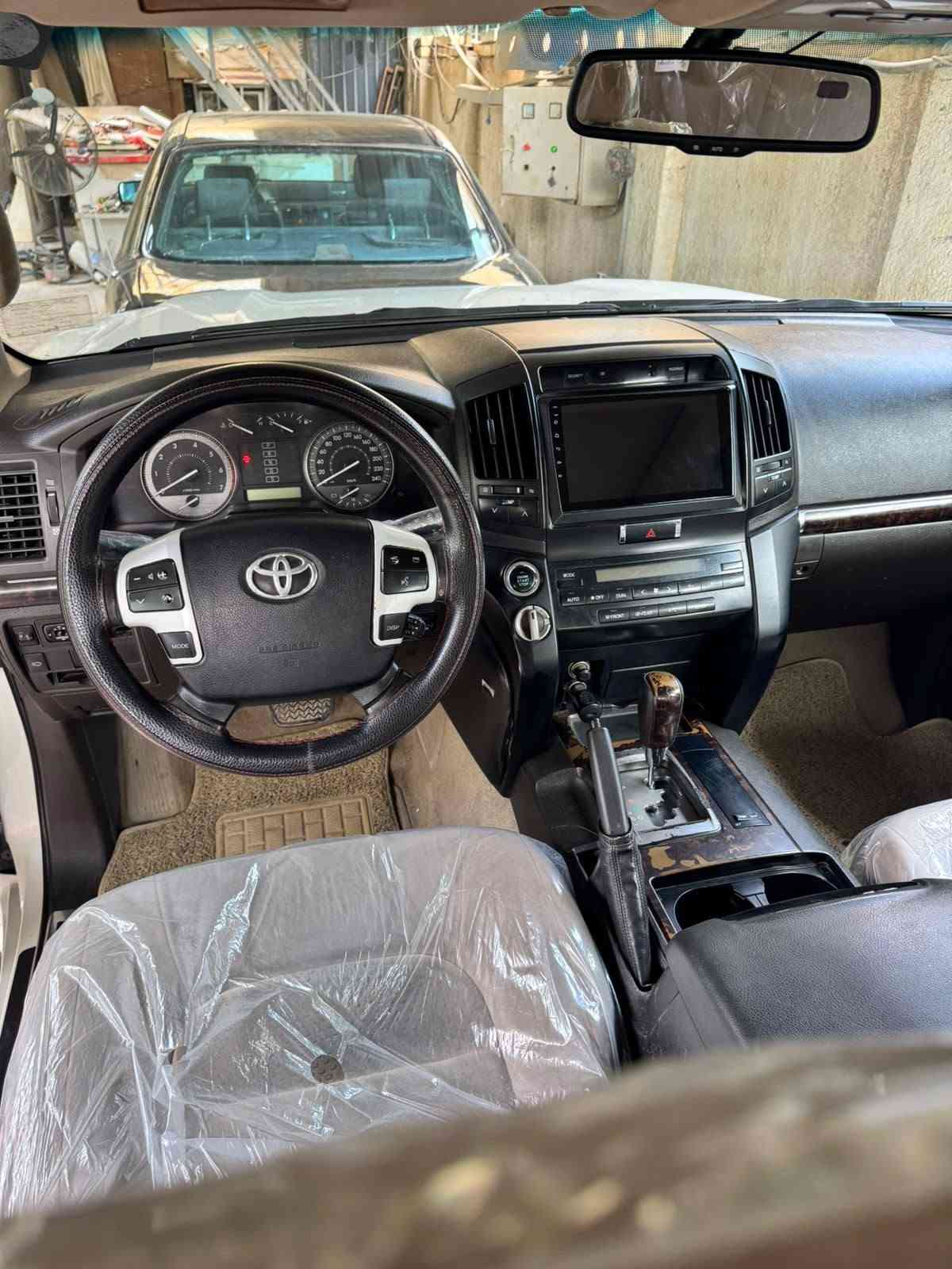 السلام عليكم 
لاندگروز 10 مواصفات GXR وكالة بريم بإسمي ومكانها بغداد محرك 8 سلندر 4600 ام الشاشه بالسقف تبريد ثلج باتري جديد ادامه كامله فلاتر منظومة بانزين كله جديد تخم تاير جواها مصارله هواي من بدلته دعاميات صبغ وبارد بدلعة الصندوق والسياره جديده حيل مال بيت استخدامنا الشخصي ومناقصه برغي ماشيه 186
السعر 260 وبيها مجال 
للتواصل خاص او واتساب
*********** ابو يوسف بغداد, العراق
