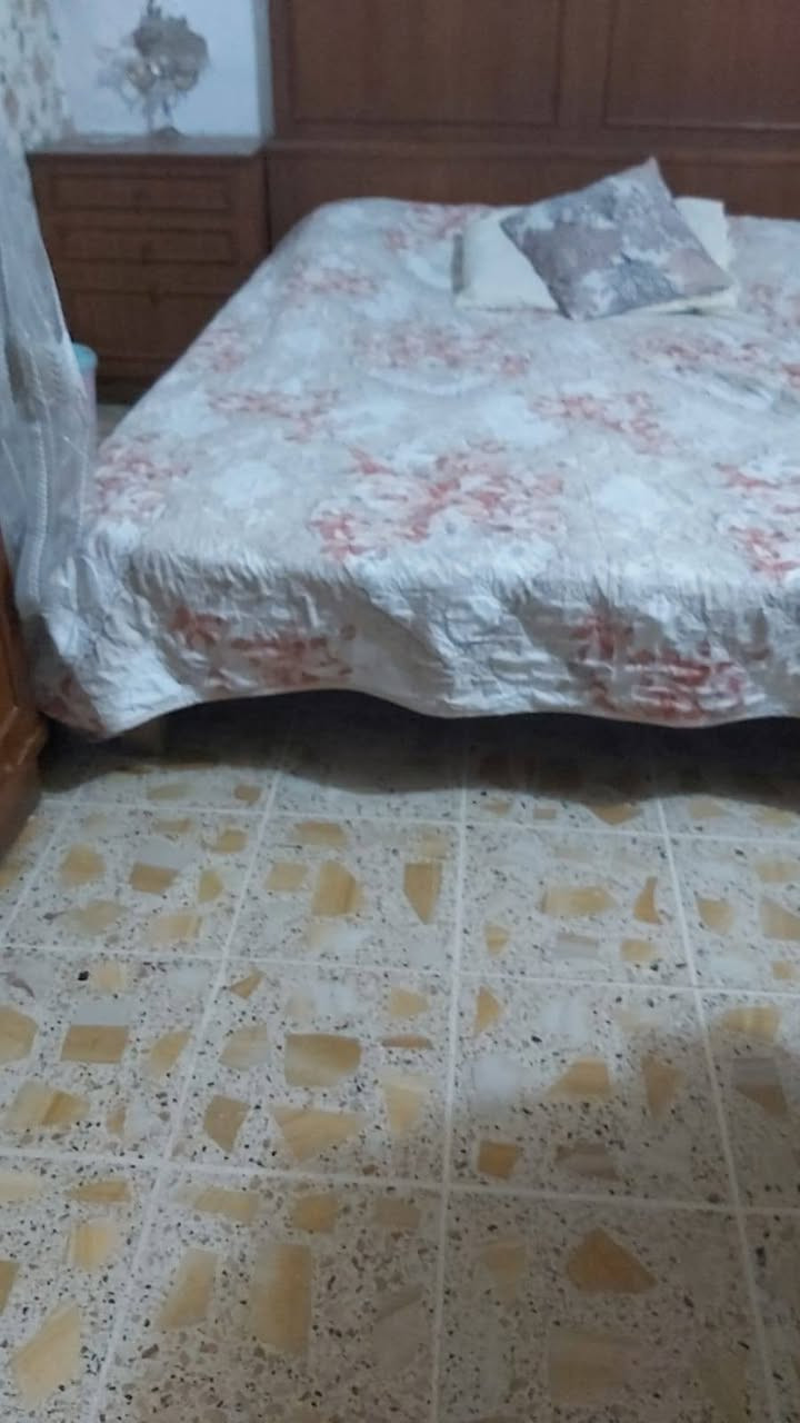السلام عليكم أثاث للبيع غرفه نوم صاج عراقي شغل تكمه لوح وليس خشب عادي ب500  الف وتخم 7 مقاعد مابي اي ضرر ب350 الف ببغداد الغدير للاستفسار خاص او الاتصال على الرقم *********** بيهن مجال بسيط جدا
