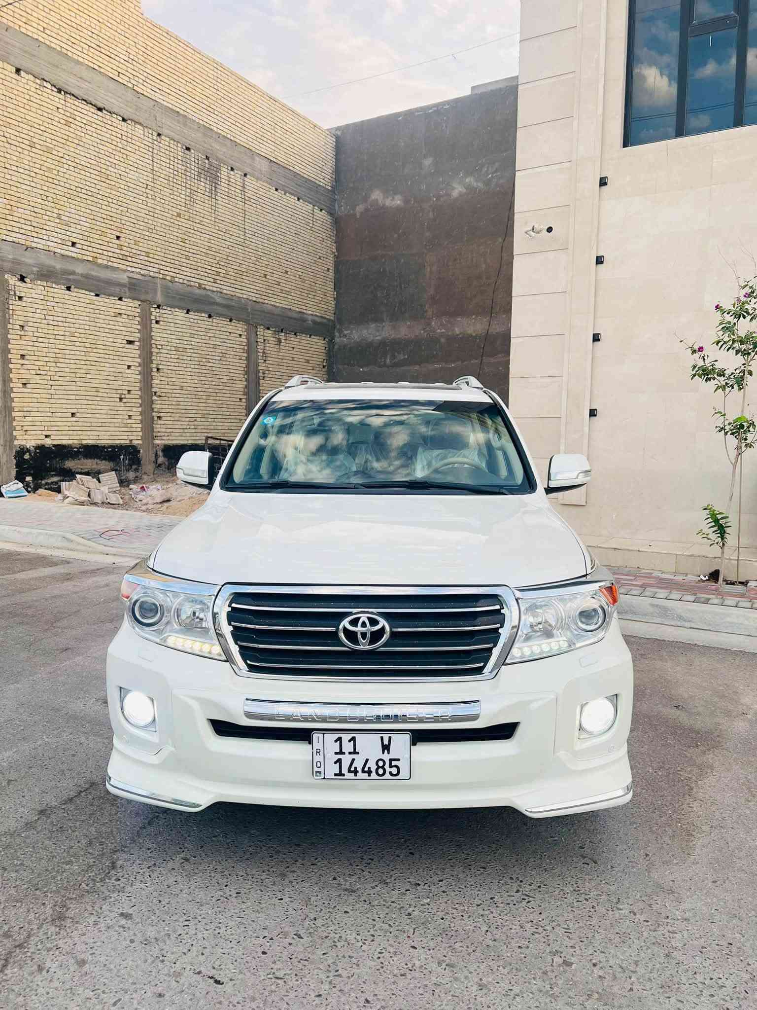 سلام عليكم للبيع تيوتا لاندكروزر موديل٢٠١٤  بريم أصل
رقم بغداد دولي بسمي
كير مكينه حداديه تخم تاير جديد
محرك ٦ سلاندر ٤٠٠٠
موصفات بريم فتحه بصمه تشغيل عن بعد
ثلاجه جام يصعد لمن تقفل
طفايه بلكاعيه مال الصدر. سياره داخل قرميدي بلادي مال شركه 
كشنات جلد بلاد كشن كهربائي ثلاث حركات
تبريده ثلج السياره
مكينه وكير مامفتوحات من الشركه
سياره ماشيه ١٢٥ ألف حقيقي شرط الفحص

سياره مكفولا كفاله عامه سونار مرفق مع المنشور
سعر السياره ٣٦٥
مكان السياره كربلاء. ترهم مراوس 
للستفسار الاتصال على الرقم
***********
***********

نص مكتوب في الصور:
- Aleamid Center سونار العميد صبغ خدوش تبديل بارد ملاحظة : نخلي مسؤوليتنا بعد الفحص وتسليم التقرير الى الزبون الاسم سيد عزيز نوع السيارة لاندكروز رقم السيارة 14485-بغداد الموديل 2014 تاريخ الفحص 2026-10-3 وقت الفحص 6-00 م الجانب الا الامامي - سليم جانب الخلفي- سليم الجانب الايسر - سليم ملاحظات : الفحص لايشمل الكص والاعطال الميكانيكيه والاجزاء البلاستيكية والمغلفة باللواصق يتم شرح حالة الدواخل والمكينة شفهيا الجانب الايمن - سليم الجانب العلوي - تكحيل موضح كربلاء / شارع الحولي الجديد قرب محطة الغاز مجاور مجمع دار السلام سونار العميد كرار الياسري *********** / زيد السعيدي ***********