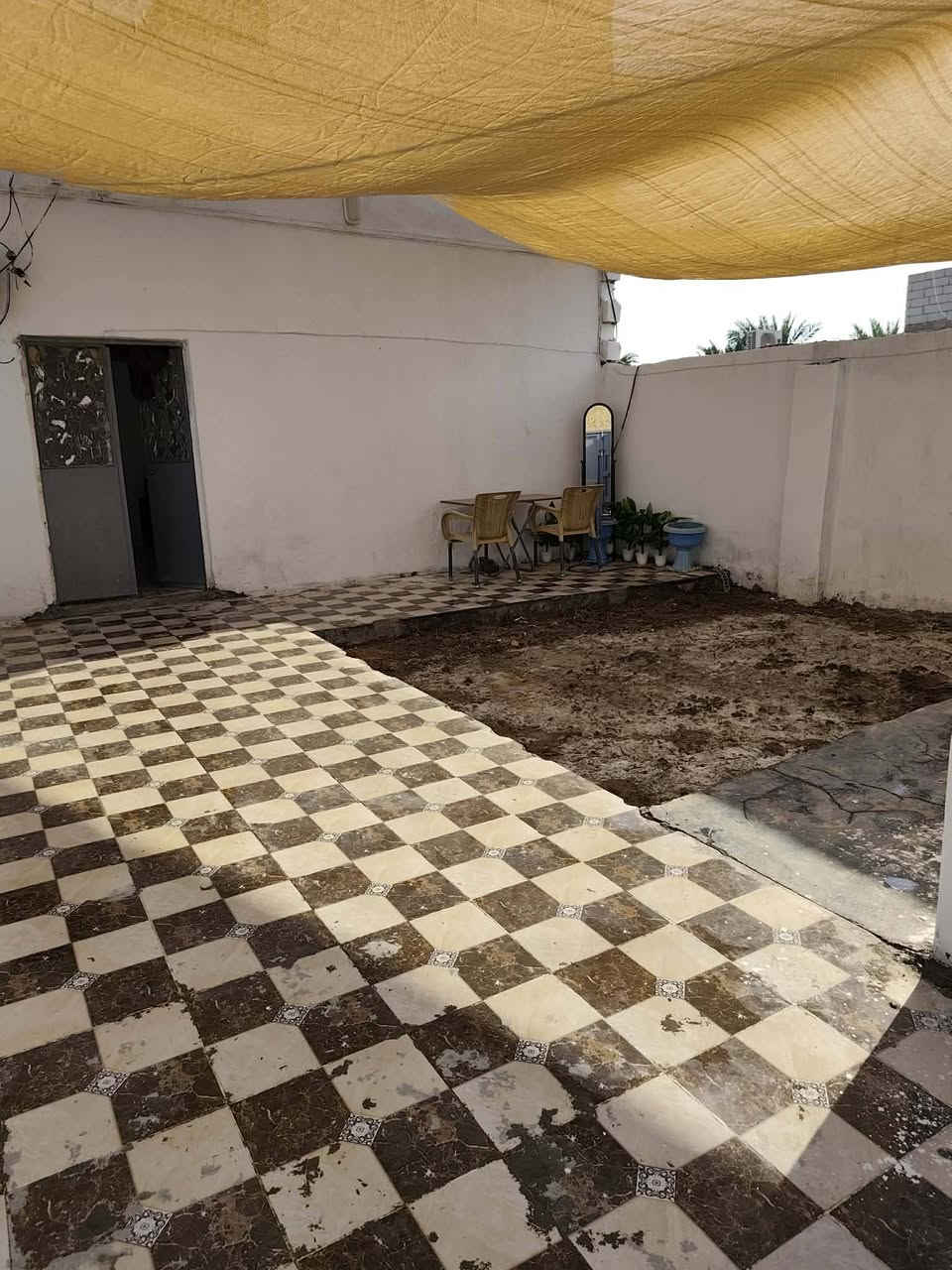 سلام عليكم بيت مساحة 200 متر 10*20 حي الامين بشارع السادة الفؤاديين كافة الخدمات ماء ومجاري وكهرباء وتبليط سعره 40 وبيه مجال 
علما تأسيس ماء ومجاري وكهرباء كله جديد وبناء مجمع صحيات جديد 

لاستفسار اتصال عل رقم   ***********                  وتساب***********
