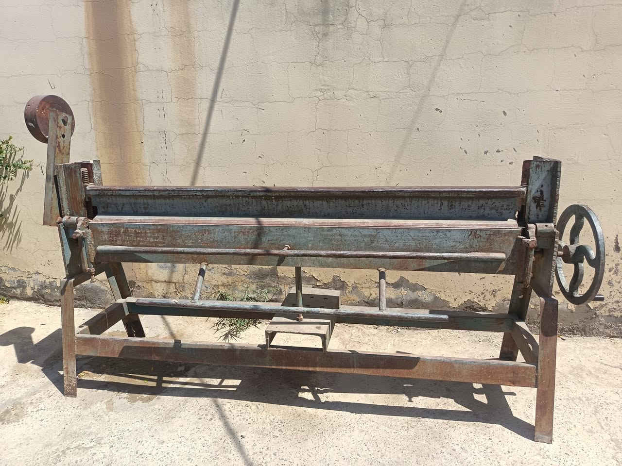السلام عليكم معواجه المنيوم للبيع أركان شغلها كلش نضيف و حلو و عدالتها و موسها فول طولها 2متر 220m النوع الثقيل سعرها 875 و بيها مجال بسيط العنوان ديالى بعقوبة تقاطع القدس *********** متوفر واتساب
