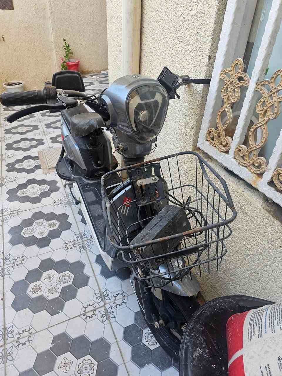 دراجه شحن دبل بطاريه كبيره العام اخذتها جديده ب 350 اريد ابيعها ب 200 مكانها حله مركز***********
شغاله شحنها ممتاز بطاريات الاصليه
