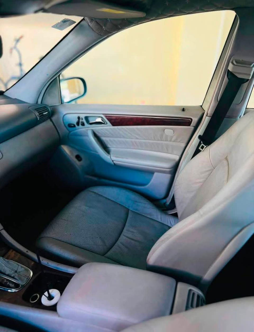للبيع مارسدس c240
السلام عليكم للبيع
موديل 2001 
فئه ELEGANCE 
محرك v6 
بيهه قطعتين صبغ فقط 
السياره ما عايزهه كلشي 
السعر 65 وبيهه مجال

هـ***********
