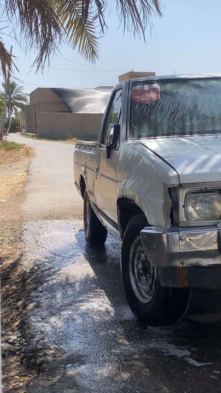 السلام عليكم للبيع بيكم نيسان موديل 1990 كيرها زين محركها يبخر كشرها شوف العين سياره نگره سلف تشغل وتمشي سعرها 11 ورقه  لل اتصال ***********
