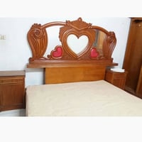 صوميه • تاج • بوفيات