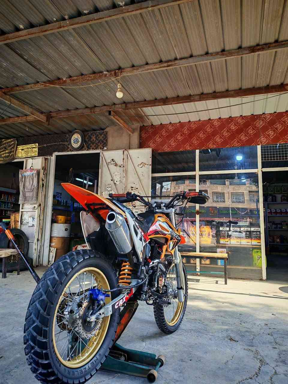 السلام عليكم 
قفاز جبلي Crx موديل 2025 🔥🔥
المكينة 250cc 
شلعة ومعدل ميحتاج اكلك تعال وشوف بعينك اذا مو نار متاخذها 🔥🔥
مكينة وكير كلش نضاف يعني بلجيس 
اوراق اصولي موجوده كبس 
كهربائيات شغالة 
تخم تاير جديد 
بس بيها نواقص خفيفه حيل حيل 
مكاني البياع تقاطع درويش  
السعر خاص 
وذا عدك شي مرتب للمراوس هم تعاال خاص 🔥🍁🖤
***********
