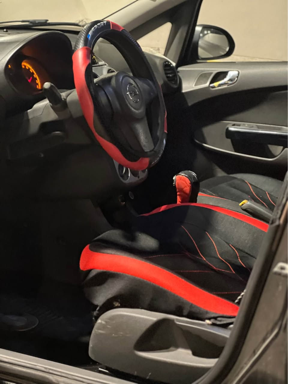 🚗 بۆ فرۆشتن – Opel Corsa D 2014

📅 مۆدێل: 2014
⚙️ گیربۆکس: عادی
⛽ بەنزین
📍 شوێن: هەولێر
💰 نرخ: ٥٨ وەرەقە و تۆزەک مەجال 

🔧 تێبینی:
چامرغی پێشەوە لای سایەق لەگەڵ بۆنیدەکەی بە پارچەی ڕەش گۆڕدراوە.

✅ بە مەرجی ئەوەی ژوورەوەی ئۆتۆمبێلەکە هیچ گرتنێکی نەبێت.

📩 بۆ زانیاری زیاتر یان بینینی ئۆتۆمبێلەکە، پەیوەندی بکەن بە ***********
تەنها کڕیاری جددی.

🚗 للبيع – Opel Corsa D 2014

📅 الموديل: 2014
⚙️ ناقل الحركة: عادي 
⛽ بنزين
📍 الموقع: أربيل
💰 السعر: 5,800 دولار

🔧 ملاحظة:
تم تبديل الرفرف الأمامي مع قطعة من البودي بقطعة سوداء.

✅ بشرط أن تكون السيارة من الداخل بدون أي ضرر أو ضربة.

📩 للمزيد من المعلومات أو لمعاينة السيارة، التواصل ***********
التواصل للجادين فقط. أربيل, العراق
