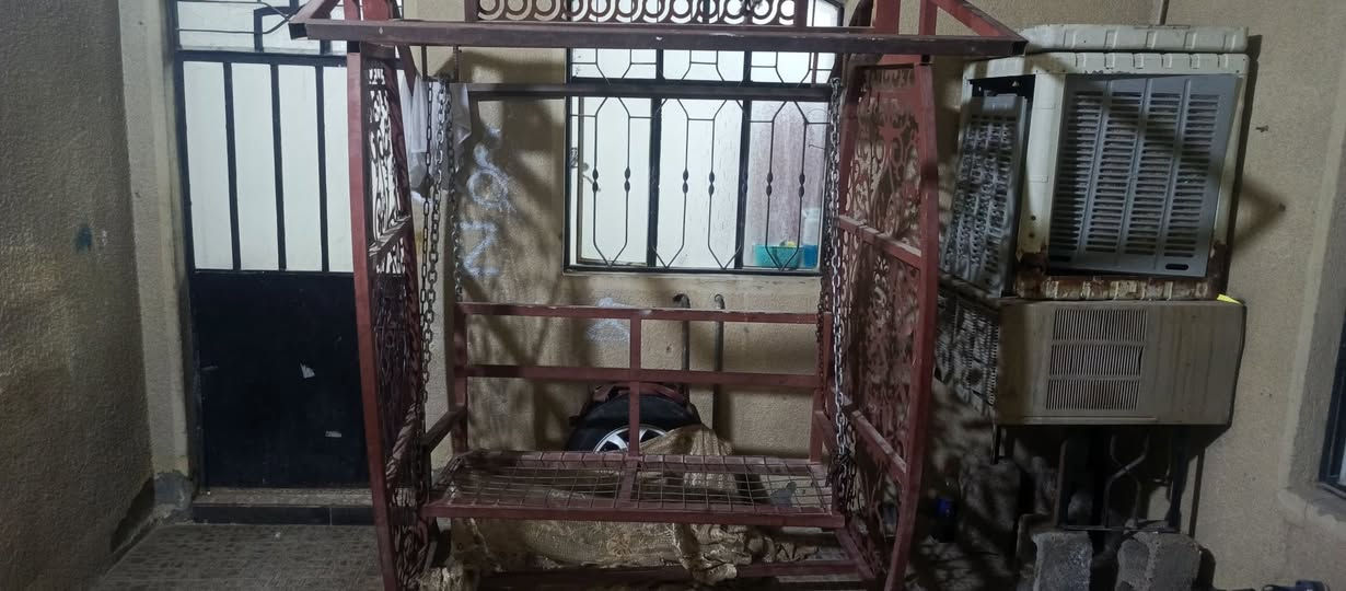 سلام عليكم
مرجوحه للبيع السعر 300 
وبيهه مجال بسيط بعدها نضيفه 

واتساب للتواصل ***********
