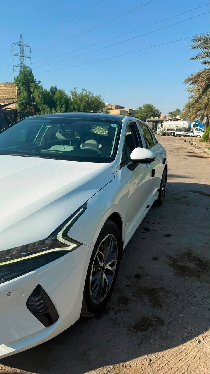 السلام عليكم
K5 موديل 2023 خليجي
فول مواصفات محرك 2000 دوش
 بيها بارد بالجاملغ الخلفي ع كد 4 اصابع
رقم اربيل /تدفئه بالكشنات  هاند بريك دكمه
كشنات جلد كشن السايق كهرباء 
بنوراما تشغيل عن بعد 
5 انضمه قياده 
لايت 4 عدسات 
وبعد مواصفات هواي 
مكان السياره بغداد
للاستفسار : ***********
