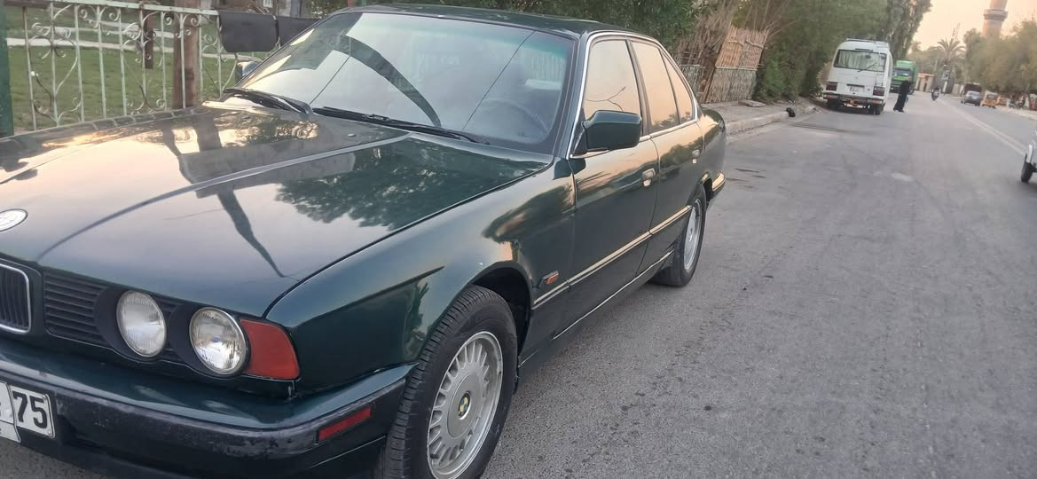 السلام عليكم للبيع بيئم  موديل 91 لون زيتوني حجم 525 رقم بغداد بسمي كير ومحرك وتخم تاير وتبريد مكفولات لسياره جديده مال جني لسعر 55 مكان بغداد لرقم ***********
