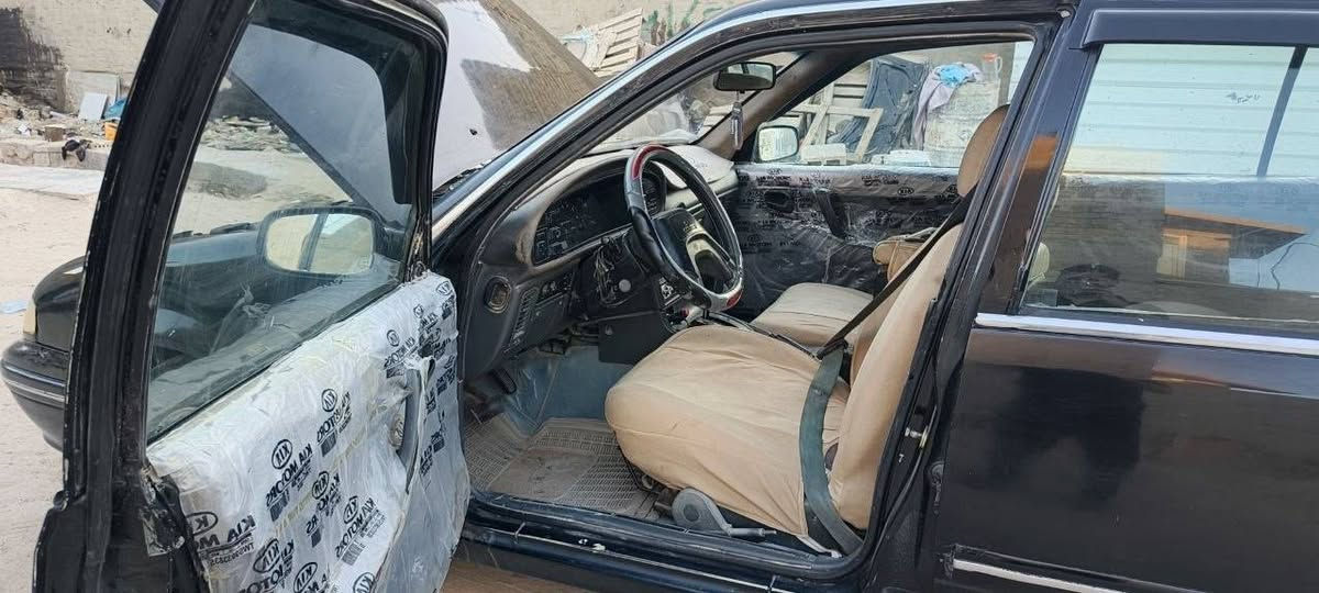 السلام عليكم سياره برنس دايو للبيع نضيفه مال بيت موديل 1993 رقم بغداد الدولي إنكليزي هزه جديدة شرط تحويل ثاني يوم وباسمنا تبريد شغال ويه السويج كهربائيات السياره شغاله 
محرك وكير كفاله السياره خير من الله واحلى من صور السعر  32 وبيها مجال مكانها الانبار الفلوجه أي استفسار الاتصال على الرقم  والكورك بي واتساب ***********  ***********
