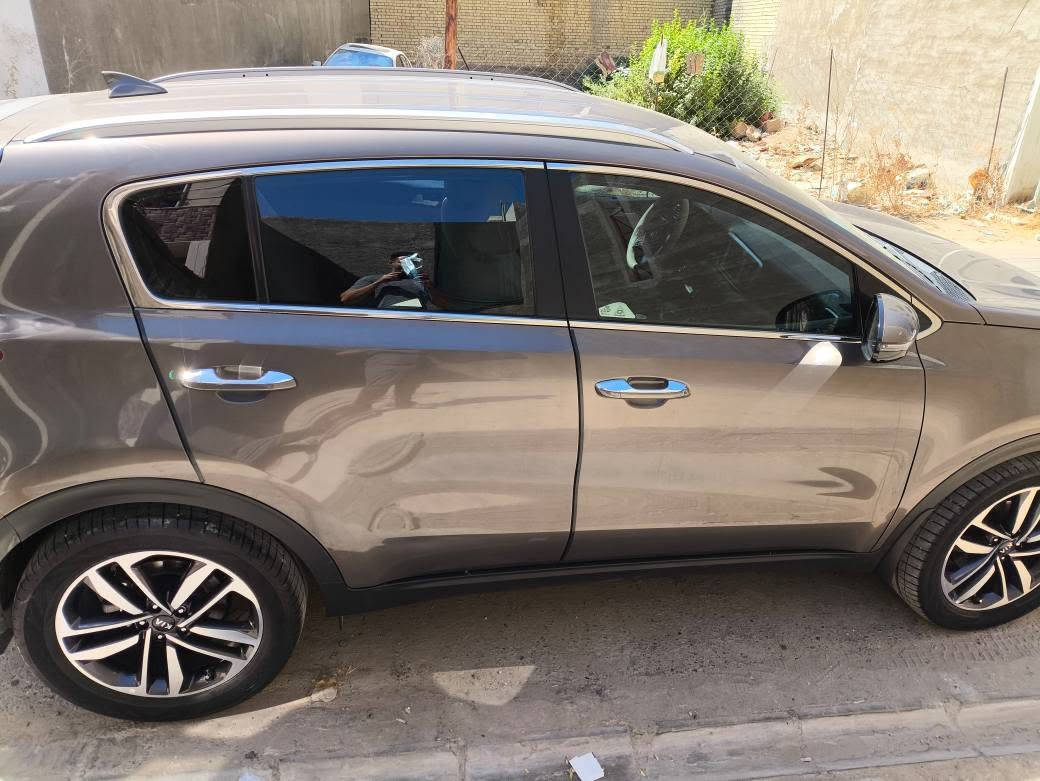 🚨 للبيع كيا سبورتاج 2020 خليجي — محرك 2000 شركة الدولية
🚗 سيارة كاملة وجاهزة، صيانة كاملة داخل شركة الدولية، كل الوصولات موجودة، سنة الشراء 2021، ومواصفات معروفة.
🔹 نوع السيارة: كيا سبورتاج
🔹 الموديل: 2020
🔹 المحرك: 2000 CC دوش
🔹 المواصفات: وكالة دولية / خليجي
🔹 الممشى: 87,000 كم
🔹 المكينة والكير: على وضع الشركة مكفول
🔹 السعر: 197 ورقة 💵 (19,700 دولار) — مجال بسيط
📍 المكان: بغداد
مواصفات وتجهيزات السيارة:
✅ وصولات تبديل دهن وصيانة كاملة داخل الدولية
✅ الفريز تبديل جديد
✅ الإنارة هالوجين مسويها
✅ داخلية السيارة جديدة بحالة شركة
✅ تبريد قطعتين ❄️
✅ تايرات رياضية 🏎️
✅ حساسات أمامية وخلفية
✅ كاميرا خلفية
✅ شاشة بلاديه
✅ مثبت سرعة (كروز)
✅ ثلاثة أنظمة قيادة:
Sport 🏎️
Normal
Eco 🌿
🚗 السيارة كاملة وجاهزة.
📞 للتواصل والاتصال:
***********
📍 بغداد
الجادين بالشراء يتفضلون بالتواصل والاستفسار. بغداد, العراق
