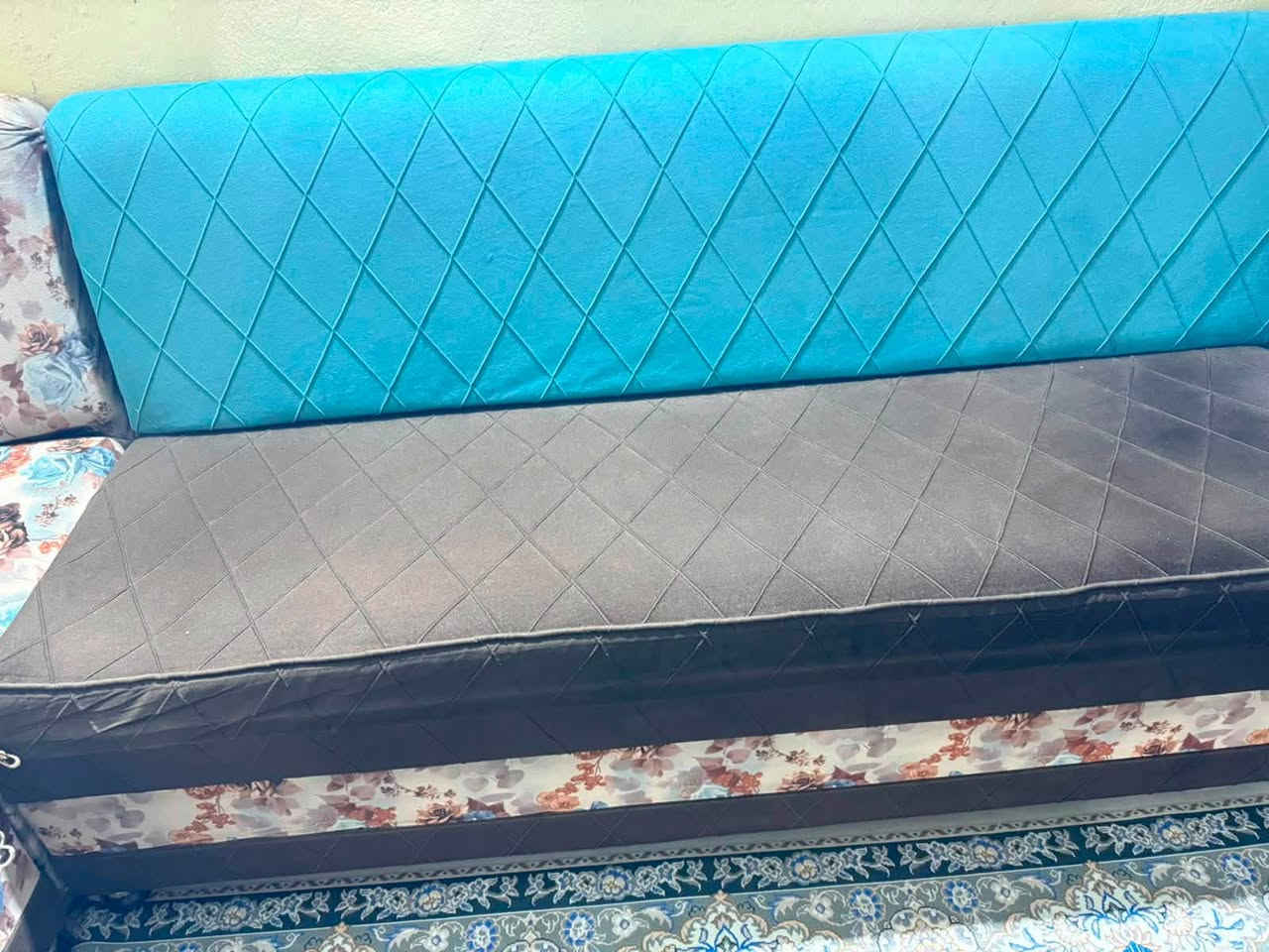 يوجد ديوان للبيع 360*260 السعر عل الخاص للاتصال ***********الموقع جامع ساريه بعقوبه الجديده
