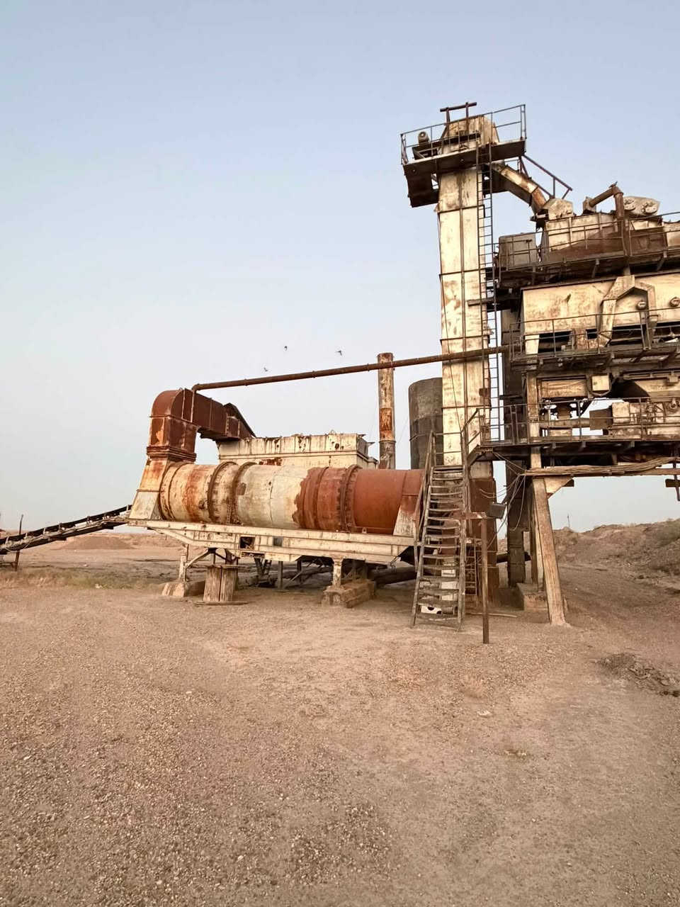 🏭 معمل أسفلت ألماني ويبو – WIBAU
* الطاقة الإنتاجية 140 طن/ساعه
* صنع ألماني- WIBAU 🇩🇪
* سعة خزانات الزفت: 170 طن
* عدد 3 تانكيات قير
* هوبرات عدد 4
* معمل متكامل ومناسب للعمل والإنتاج
* المعدات ظاهرة بالصور وحالتها موضحة 
* الموقع الانبار- الرمادي📍
* التواصل : ***********📞
