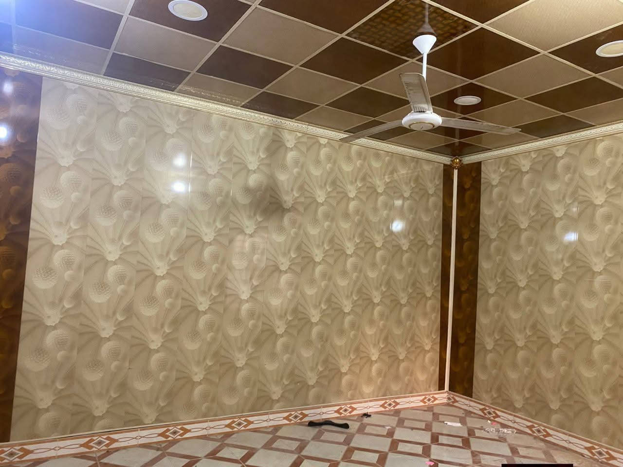السلام عليكم 
دار للأيـجـــــــــــار💒 ٣٥٠ الف قفل
 تكريت الديوم مقابيل المدرسة الكويتية المساحة 200 متر طابقين 3 غرف نوم صالة وسطية استقبال مطبخ كراج سيارات 2 مجاميع صحية للاستفسار الاتصال على الرقم  👇🏻 
***********📱
@إشارة
