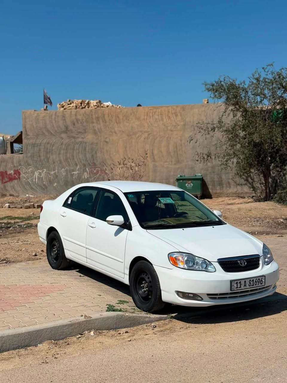السلام عليكم كورولا نحلة للبيع
السيارة نضيفة جدا المحرك1800
 الضرر بل جاملغ الخلفي و جاملغ اليمن بل عراق 
مكفوله محرك كير بل صندوك 
السعر 96 و بيه مجال
المكان اليوسفية الرقم الهاتف ***********
