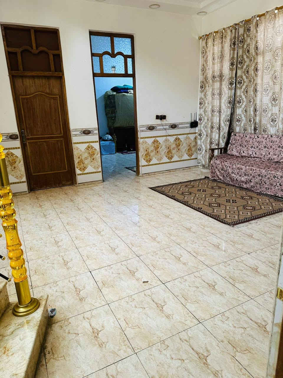 بيت للبيع مساحه ٢٠٠ نهاوند شارع عشرين طابقين لاستفسار تصل ***********
