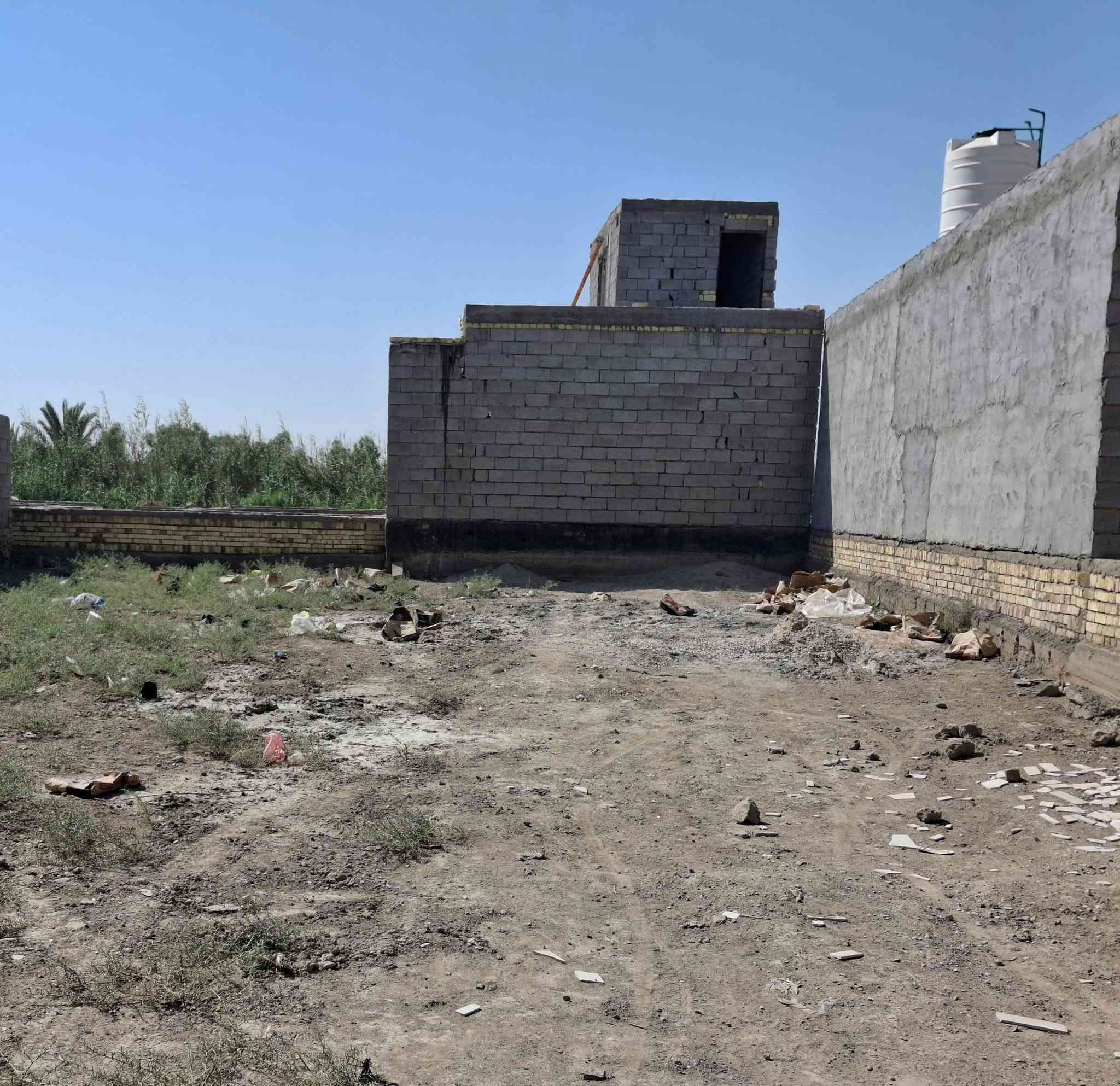قطعة ارض زراعية للبيع منطقة بستان سيد صاحب المساحة ٣٠٠متر عرض١٢ ونزال٢٥ مدفونة وجاهزة
مع توفر كافة الخدمات ماء كهرباء شارع ٨م
السعر ٢٠ قفل
***********
