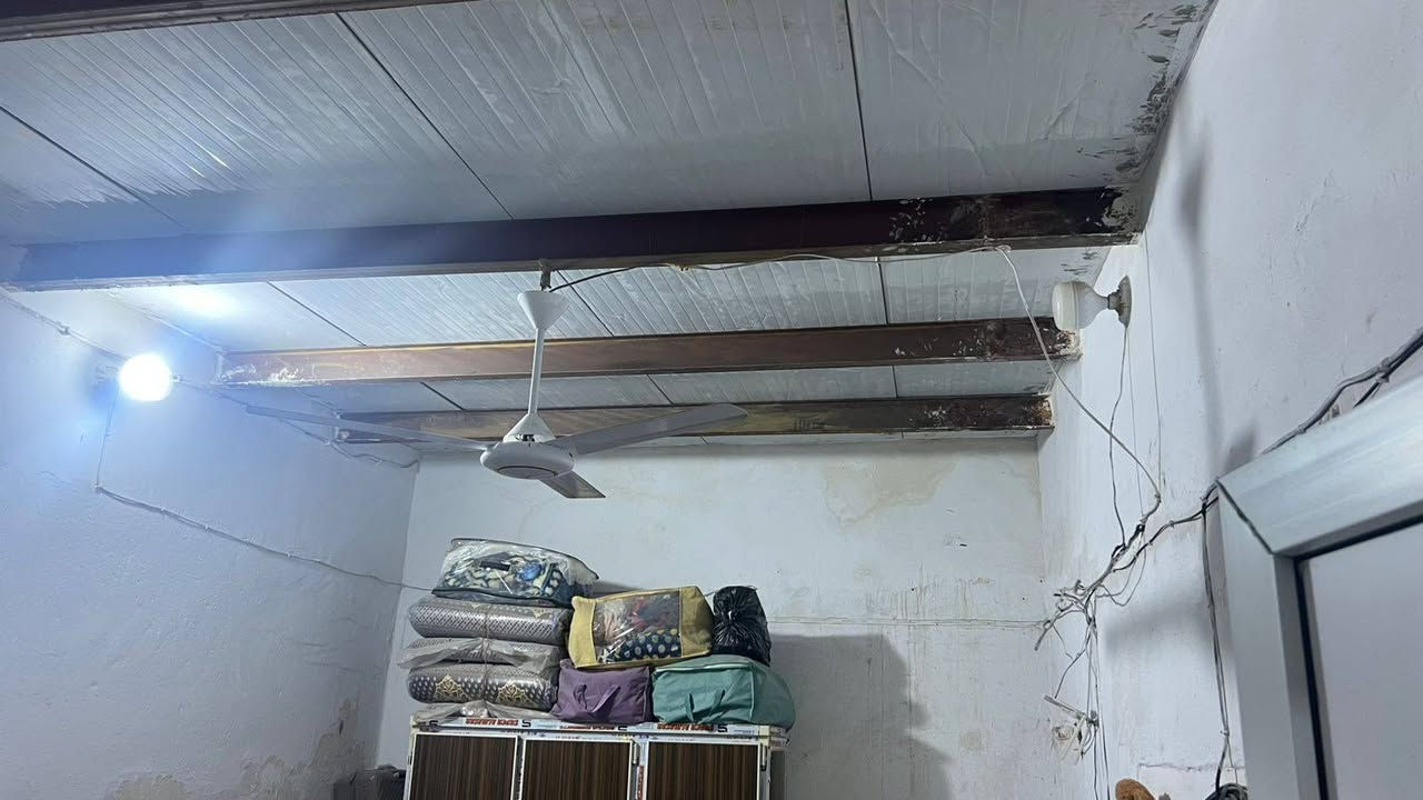 مشتمل  تجاوز للبيع  سعره ٦وبيه مجال يحتوي على غرفه  ٥ونص طولها وعرضها ٣ونص والهول ٣الطول والعرض ٣ مطبخ مترين  ونص تقريبن  والصحيات  ٢في ١  المشتمل كله سندويش  البيت لاعليه تبلغين ولازاله  مكان البصره منطقه العاليه يم  المدارس   رقم التلفون *********** رجائن الموشراي  لايراسل ولايعلق
