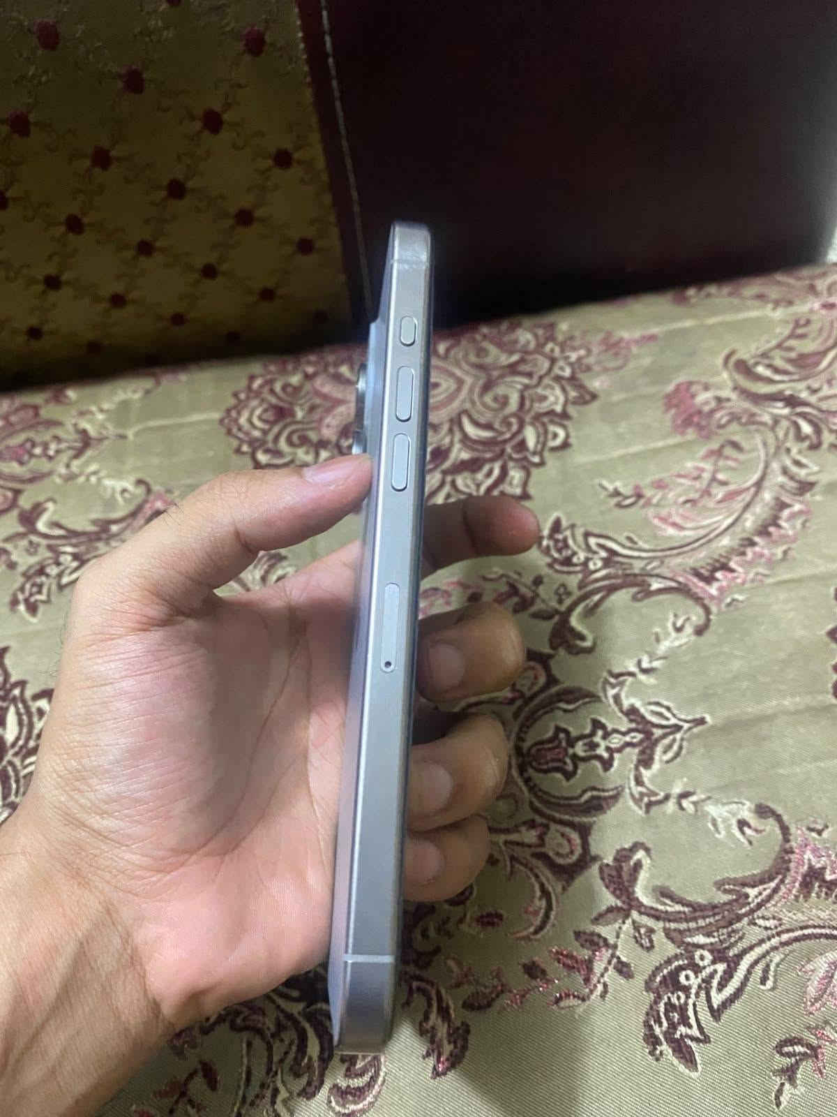 ايفون 15 برو ماكس ذاكرة 512 جهاز شرق اوسط بلادي بي شامة بلشاشه جهاز مابي اي عطل غراضه كاملة كارتونه وشاحنه مكاني ديالى بعقوبه حي المعلمين اجهاز ما طاب صينه خير من الله رقمي للتواصل ***********

نص مكتوب في الصور:
- حالة البطارية عادية تعمل بطارية iPhone هذه على النحو المتوقع. حول البطارية والضمان... الحد الأقصى للقدرة 85% هذا قياس لقدرة البطارية مقارنة بقدرتها عندما كانت جديدة. قد تتسبب القدرة المنخفضة بتقليل ساعات الاستخدام بين عملية الشحن والأخرى. عدد الدورات 755 هذا هو عدد مرات استهلاك iPhone لقدرة البطارية. معرفة المزيد... تاريخ التصنيع آب 2023 أول استخدام تشرين الأول 2023