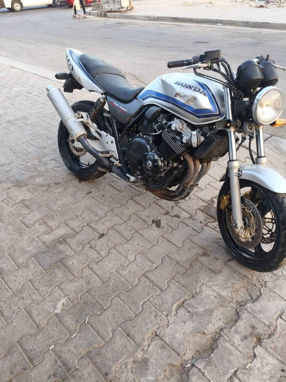 السلام عليكم           /بسعر 850الف قفل مال بيع
هوندا ،،سي بي فور
4سلندر وارد ياباني بشرط اجر بطناش
بلاديه مامفتوح بيهه برغي
اوراق نكفلك سرقه وعشائرين الدراجه من 2019 عدنه الحد هساا
شغاله وناعمه علا وضع الشركه 
تاير خلفي جديد تخم دسك بريك جديد
باتري جديد 
الملاحضات الي بيهه
السلف واكف يحتاج تبديل سعره 40الف
المكينه بيهه تبخير قليل تمشيك سنه وراهه اجفتهه
الداجه شغاله بس تدفعهه تشتغل اي عطل بيهه غير السلف اني مسئول عنه////جماعه المراوس اعتذر منكم فقط بيع 
/رقمي بي واتساب /***********
