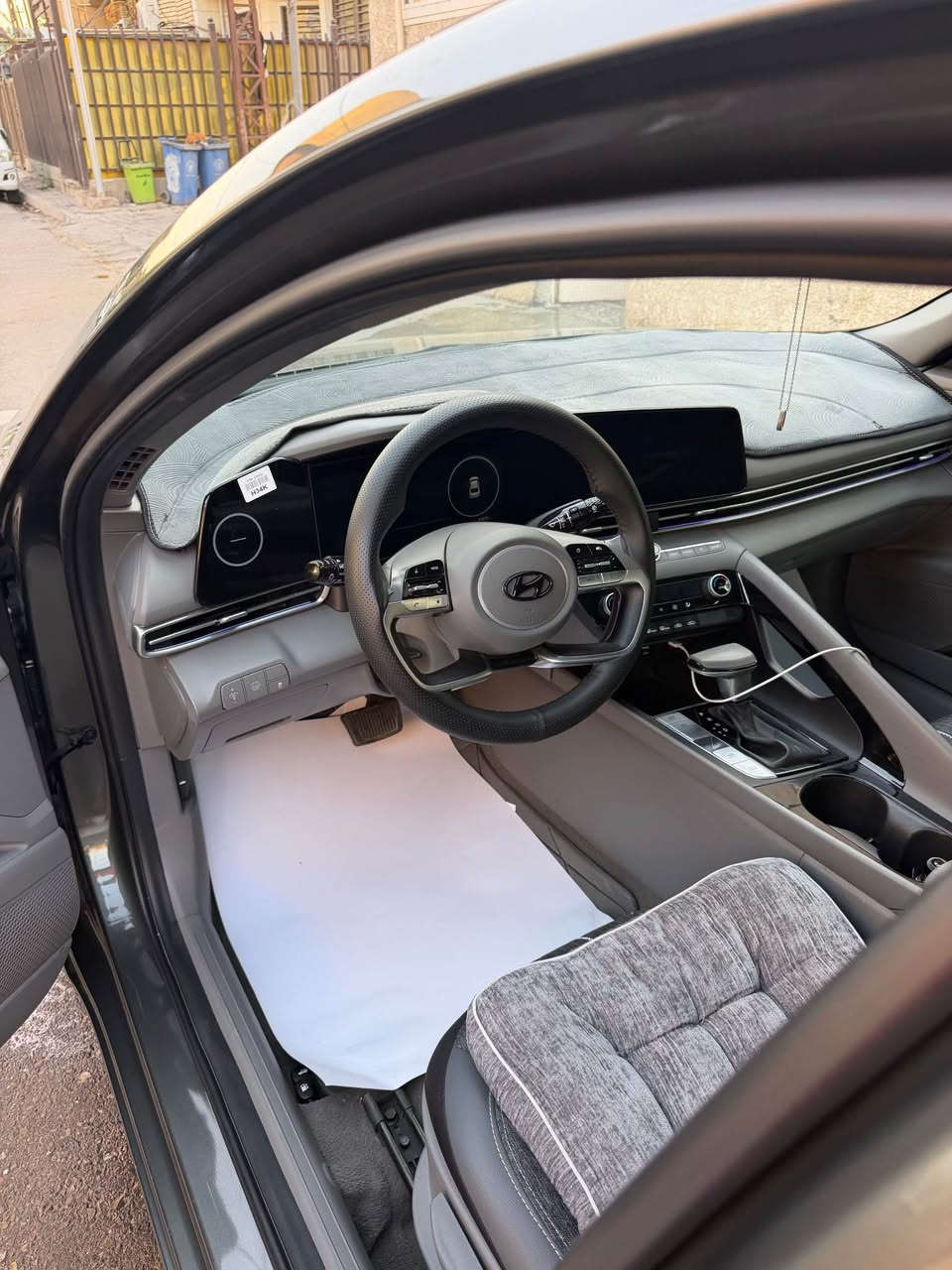 :سلام عليكم
هونداي الانترا  2024 وارد امريكي 
مواصفات 
• المحرك 1600 هايبرد
• شاشة كبيرة + Apple CarPlay
• كامرة خلفية وحساسات
• رادار ومانع تصادم
• المحافظة على المسار
• كروز كنترول
• إنارة LED كاملة
• نقطه عمياء
• تحكم استيرن
• ⁠عداد المسافه 41 ميل  
• ⁠اناره دشبول LED
• ⁠حدثها جاملغ امامي الايمن  مبدل نفس للون والباب معدل على بارد ( بدون دواخل )
السعر ( 148 ) $  وبيها مجال 
• مكاني  ⁠بغداد  
• ⁠📞للأستفسار : ‭*********** St Andrew, Surrey

