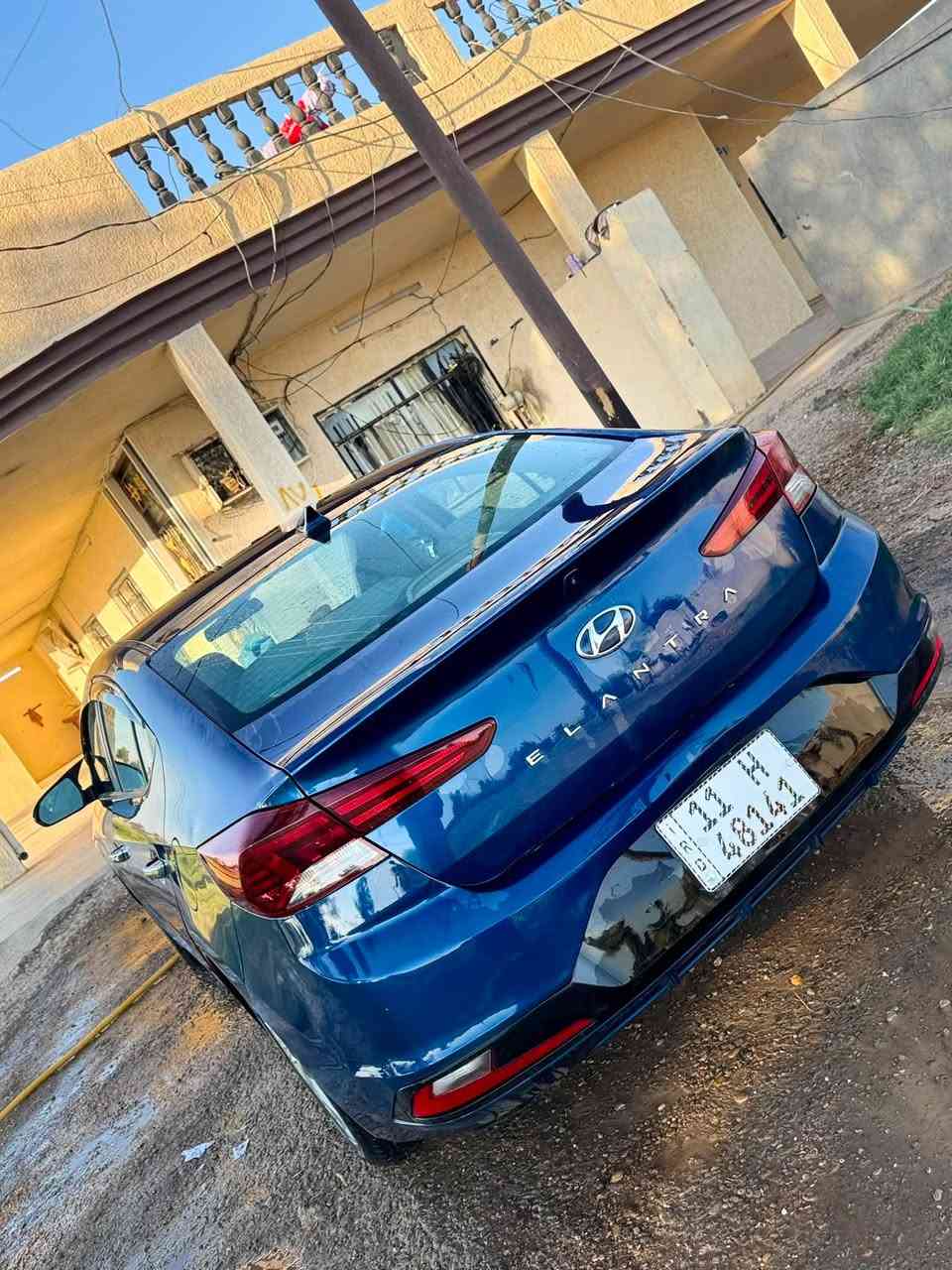السلام عليكم 
الإنتره 2019وارد أمريكي محرك 2000دوش بيها قطعتين وشويه صبغ ليبل واحد سياره ماشيه83سياره خير من الله وأحله من صور صدر وحداديه كلهن مكفولات سياره كامره دواره لأصليه مالتها وتحكمات جهتين وحساسات ونضام نقطعه عمياء
*********** مكان سياره بغداد حي جهاد سعر 123وبيها مجال
