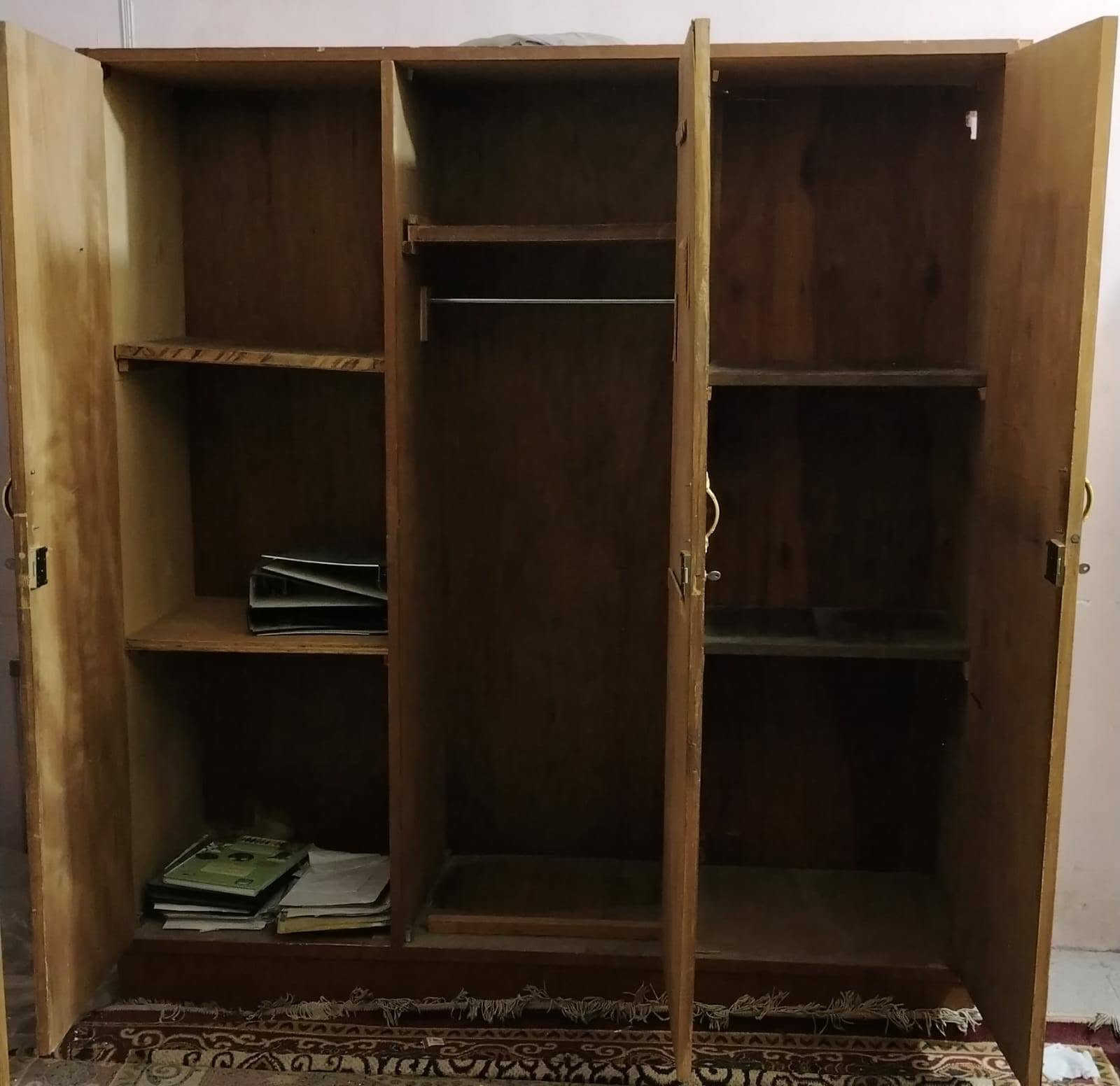 كاونتر اربع قطع ١٥٠ الف
كنتور صاج ٣ ابواب ٧٥  الف
تخم ماليزي ٧٥  الف سبع مقاعد مقعد بي كسر 
غراض عاطله مكيف وشاحنة ٥٠ الف
الي ياخذهن شلع ٣٠٠ الف
الموقع المشتل المعلمين قرب جامع مالك بن انس لا يوجد توصيل
واتساب 
***********
