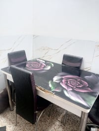 ميز لطعام لبيع 50مع 5كراسي 07713952421