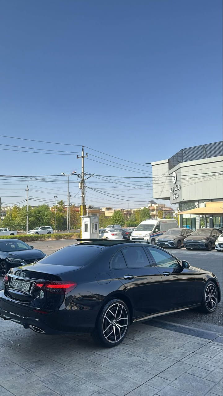 Mercedes E350 AMG 
2021 
30 000mil 
Raqam shansem danaya 👈
2 darkay bellade bastraya 
2 chamlxe peshe boyaxa 
Masafat full 
5 kamera 
Sanduq shaft 
Sama3a bilmster full 
*********** أربيل, العراق
