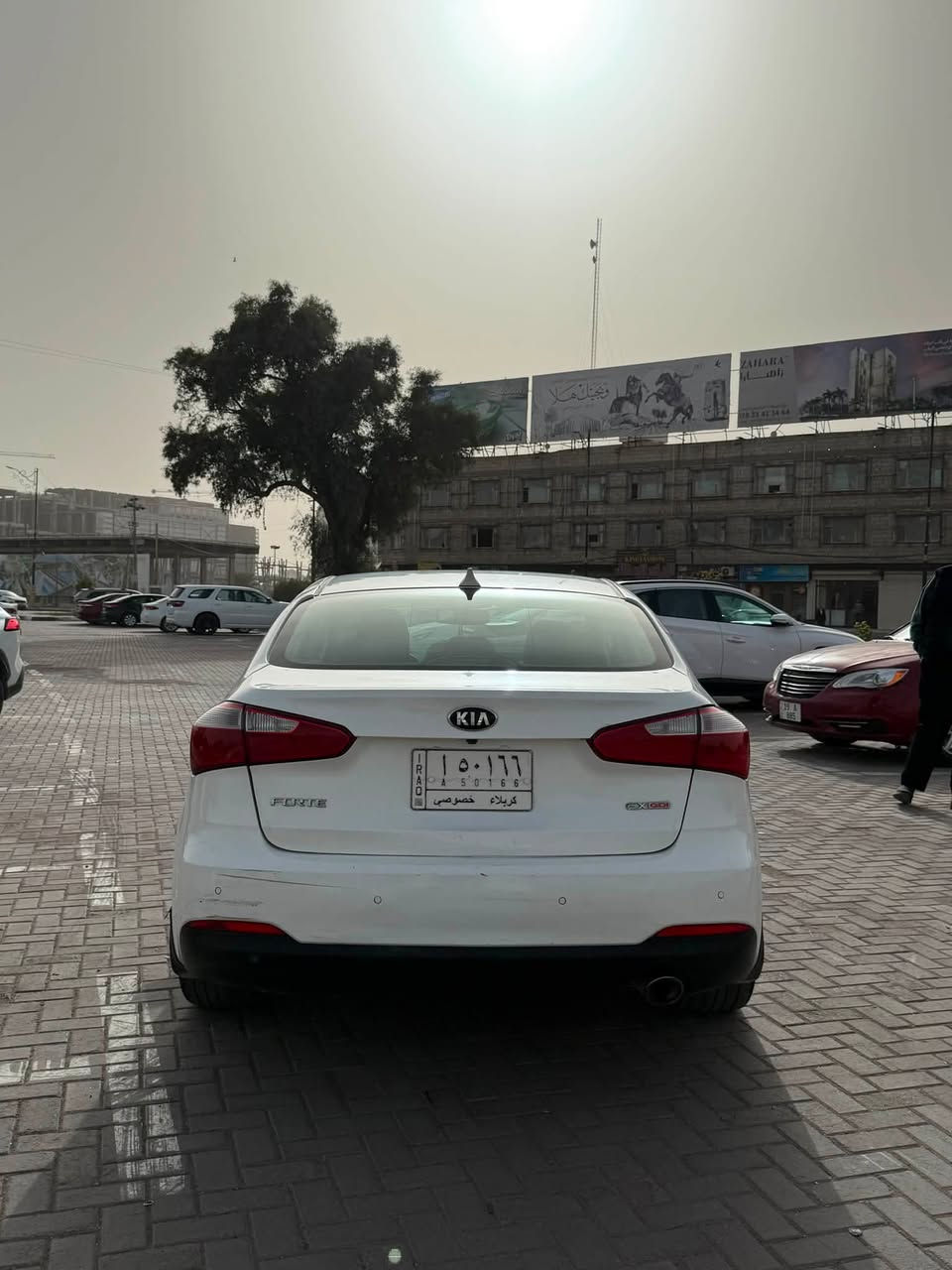 فئة EX
محرك 2000
كلين تايتل بدون حادث 
مواصفات:
ويل كروم سبورت 
تحكمات ستيرن 
كروز سرعة 
كامره وشاشة 
تدفئة مقاعد 
مري شفط 
حساسات خلفية 
حدادية جديده + تايرات جديده 
محرك بحاله ممتازه
ماشيه 155 الف
ملاحظه السياره بدون قطرة صبغ بجم كبس 
السعر 
بي مجال جدا بسيط 77$

للتواصل اتصال فقط ***********
