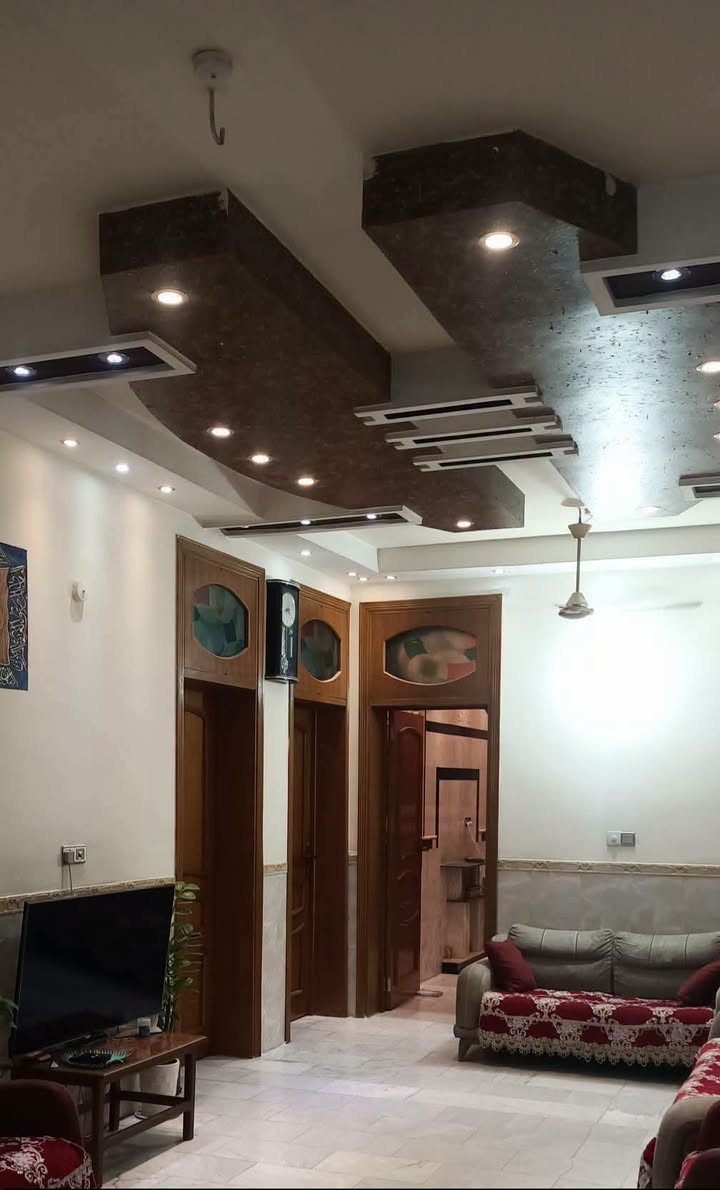 السلام عليكم
بيت طابقين طابو صرف للبيع المساحه 400م 20×20 ركن 

يحتوي الطابق الأول على 3غرف وصاله وأستقبال ومطبخ 

 ومجاميع صحيه والطابق الثاني يحتوي على غرفتين نوم 

وصاله ومجمع صحي العنوان طويريج الجمعيه حي الرياض 

للأستفسار أكثر 
***********
***********  تابع الصفحه ليصلك كل ما هوه جديد
