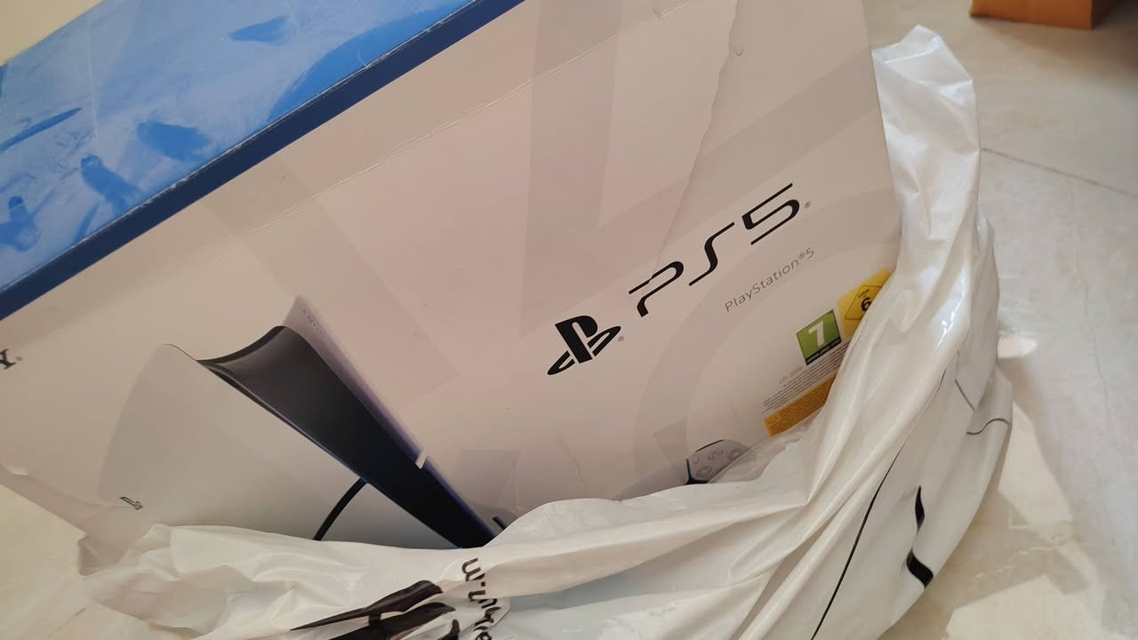 Play station 5 slim
السلام عليكم 
مكلف بالنشر
بلي 5 سلم بالكارتونه ابو القرص واحد تيرا نضيف جدا جدا استخدام قليل تقريبا 10 مرات شغلته وضميته من شهر سادس بسبب ضروف لا مهكر ولا بي عطل ولا اي مشكلة كلشي ع البلاد
ويا جوستك واحد الاصلي  واقراص 2  وكارتونته الاصليه وغراضه سعر البيع 700 الف عنواني الكرخ قرب العطيفية 
 *********** واتساب او اتصال
