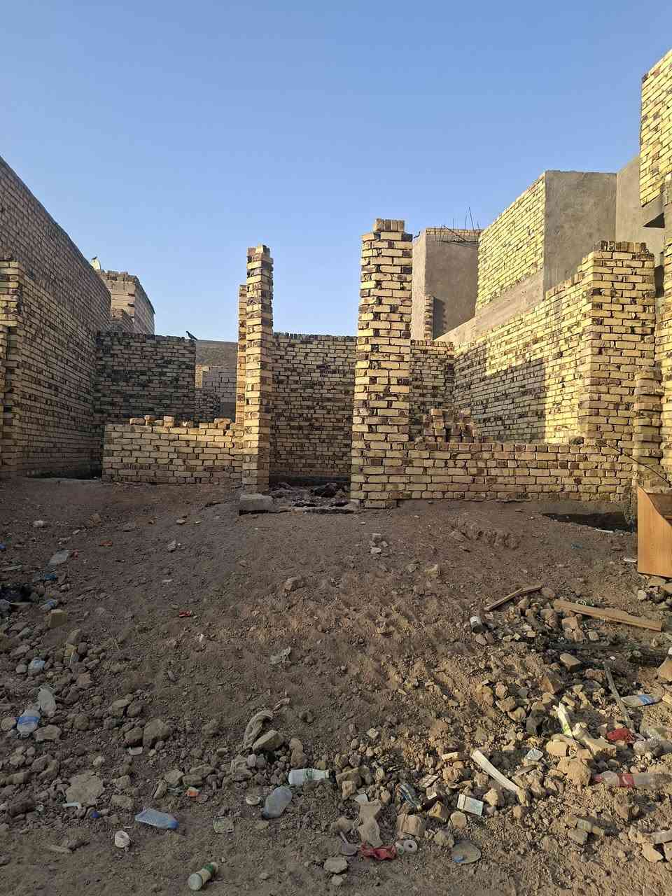 هيكل للبيع غير مسقف ٢٠٠ متر زراعي سند ٢٥ نادر الثانيه كراغول يتكون من غرفتين نوم وهول ومطبخ ومجمع صحيات واستقبال السعر ٥٢ مليون وبي مجال الاتصال بالرقم ***********
