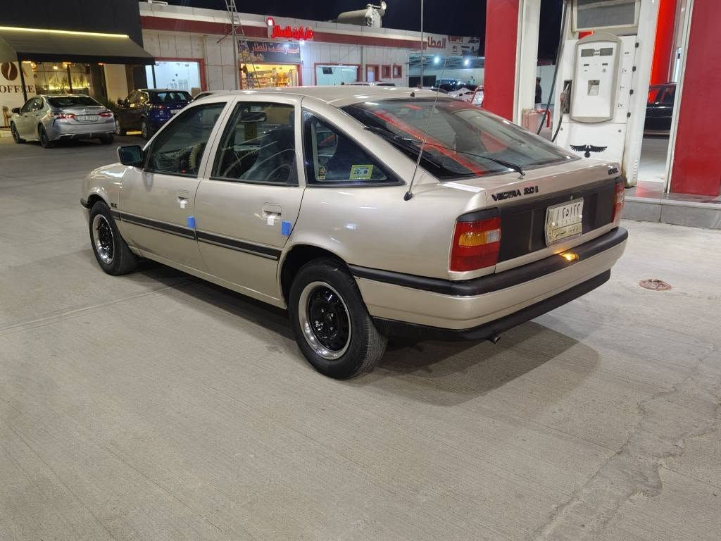 اوبل فكترا موديل 1992 حجم 20 كير عادي سنويا مشروع وطني كوبون بانزين موجود شرط تحويل سياره بدون ضربه صبغ عام للجماليه كير محرك صدر كهربائيات كله بل شرط سياره جاهز جامات كهربائي باور استيرن لون شمپاني بريك ABS  سعر 34 شراي خابر على رقم ***********. كركوك, العراق
