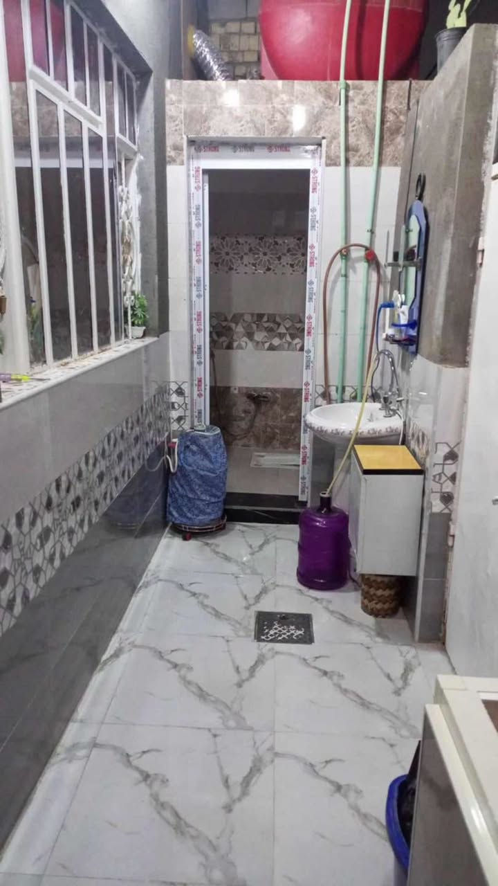 🏠 للبيع بيت زراعي - حي ناظم / السماوة
اقرار محكمة - بناء درجة أولى
المساحة: 100 م²
البناء: كونكريت مسلح صب كامل - مو بلوك
التقسيم: غرفة نوم + هول + براني + مطبخ + صحيات
السطح: كامل اشتايكر
الخدمات: ماء + كهرباء
بيت نظيف، شغل درجة أولى، جاهز للسكن مباشرة
السند: 25 زراعي اقرار محكمة
السعر (55) قابل للتفاوض
للاستفسار الاتصال ع الرقم (***********)
