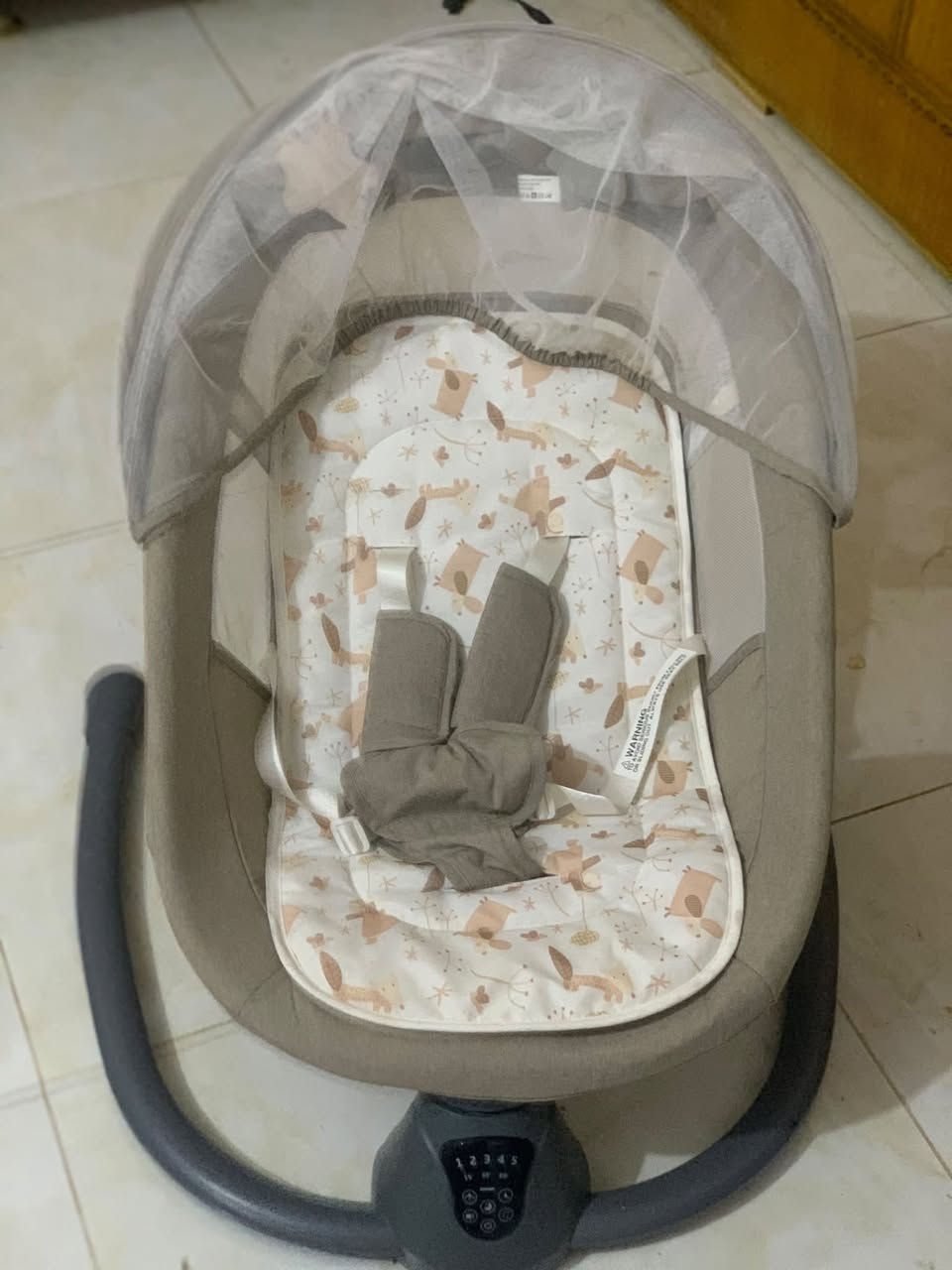 سلام عليكم عندي جربايه  اطفال للبيع نضيفه وجديده سعره 80وبيه مجال   وعندي كرسي هزاز جديد مامستخدم سعره 60وبي مجال هم رقم الهاتف ***********
