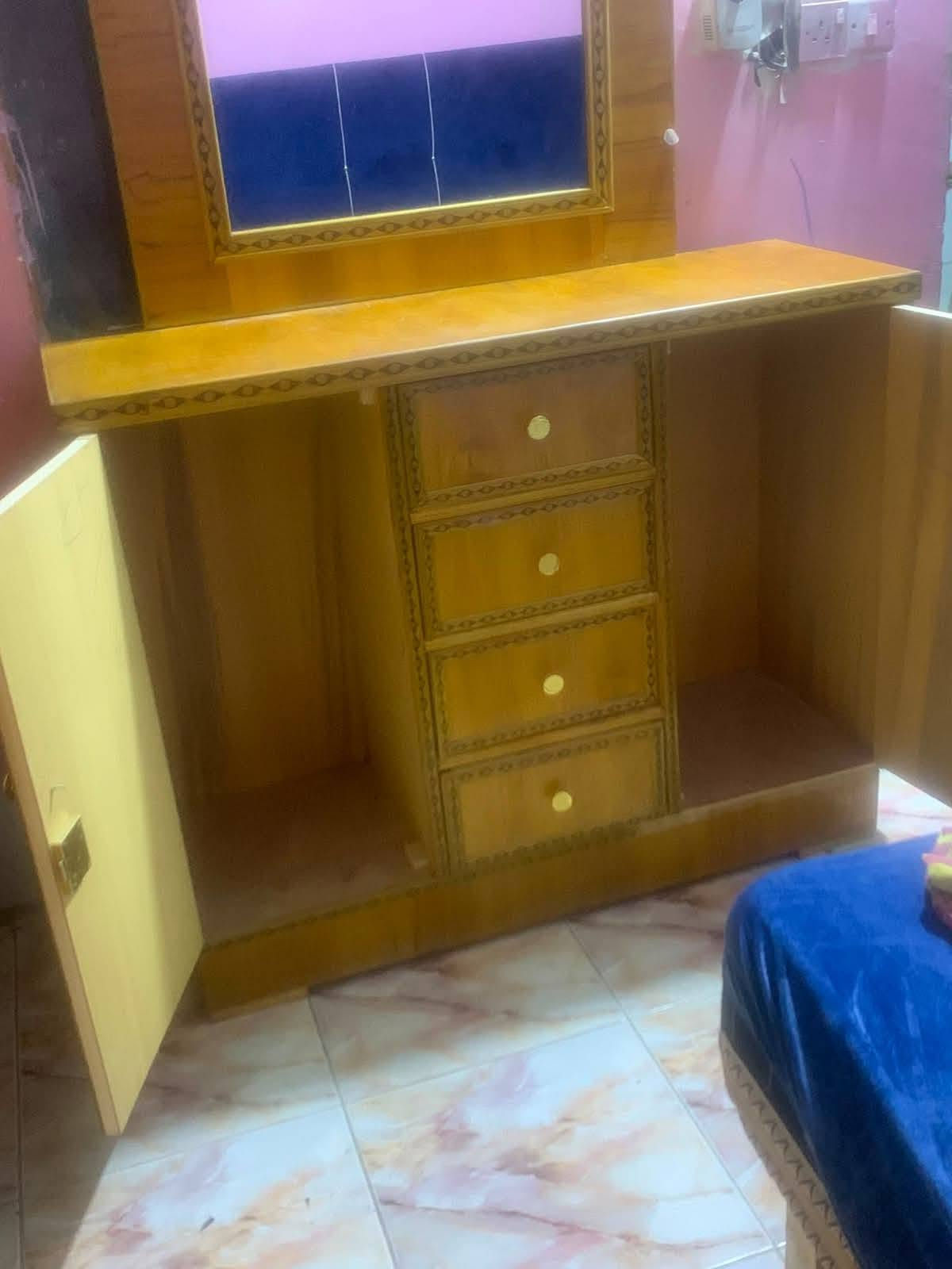 سلام عليكم كرفه غشاب لل بيع جديده كلش اي ضرر ما بيه محتاج وجاي ابيع بغداد مدينه الصدر سعر 400 وبيه مجال لل طيبين واني خادم ***********

