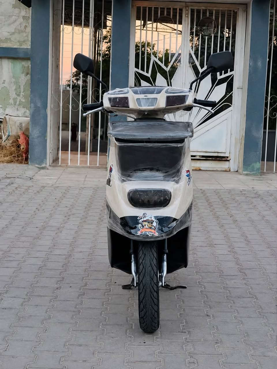 🛵 ياماها (Yamaha) حجم ٦٠ — بدون أي نقص، كلشي بلاد!
يا ولد، دراجة حيل نظيفة وما تصرف، للبيع:

⚙️ المواصفات:

 المحرك: ما ملعوب بيه، كبس بلاد وعلى الشرط.

 الأغراض: الكابريتر، الصنصة، الشوتة، الفيت مبم، والدعاميات كلهن بلاد (لا بيهن فطر ولا كسور).

 الكهربائيات: شغال من الدعامية للدعامية، الدشبول والأجهزة كلهن شغالين.

 الإضاءة: شديله لايت زينون حيل قوي.

 التايرات والبريكات: التايرات جُدد (لوك)، والبريكات كلش مضبوطة.

📝 ملاحظة: الدراجة ما مغيرة بيها أي قطعة، جاهزة للفرة وما بيها أي مشكلة (ما شاء الله).

💰 السعر والتواصل:

 السعر: $380 (

 رقم التليفون: 📞 ***********

 المكان: 📍 كركوك - شورجة (قريب على مطعم حمة ناصر)

✨ المهتم ويحب يشتري، يتصل بينا وتدللون. ✨

🇯🇵🇯🇵🇯🇵🇯🇵🇯🇵🇯🇵🇯🇵🇯🇵🇯🇵🇯🇵🇯🇵🇯🇵

🛵 یاماها (Yamaha) قەبارە ٦٠ — بێ کێشە و بیلادی!

کڕیارانی بەڕێز، ماتۆڕێکی زۆر خاوێن و بێمەسڕەف بۆ فرۆشتن:

⚙️ تایبەتمەندییەکان:

 مەکینە: دەستکاری نەکراوە، کەپسی بیلاد و بە شەرت.

 پارچە بیلادییەکان: کابریتەر، سالۆنسا، شوتە، فیت پەمپ و کفری هەمووی بیلادین (بێ شکاوی و بێ درز).

 کارەبایی: تەواوی گیانی ئیش دەکات، دەشبول و ئامێرەکانی کاران.

 ڕووناکی: لایتی زینۆنی بەهێزی بۆ بەستراوە.

 تایە و بڕێک: تایەکانی لۆکن و بڕێکەکانی زۆر مەزبووتن.

تێبینی: ماتۆڕەکە هیچی نەگۆڕدراوە، ئامادەیە بۆ لێخوڕین و هیچ کێشەیەکی نییە (ماشاءالله).

💰 نرخ و پەیوەندی:

 نرخ: $380 (

 ژمارەی پەیوەندی: 📞 ⁠***********⁠

 شوێن: 📍 کەرکووک - شۆرجە (نزیک چێشتخانەی حەمە ناصر)

✨ هەرکەسێک ویستی پەیوەندیمان پێوە بکات، لە خزمەتدائین. ✨

