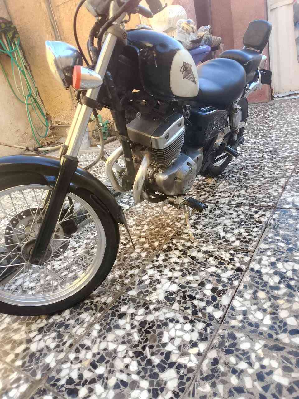 هارلي • ٢٥٠ • بلاديه