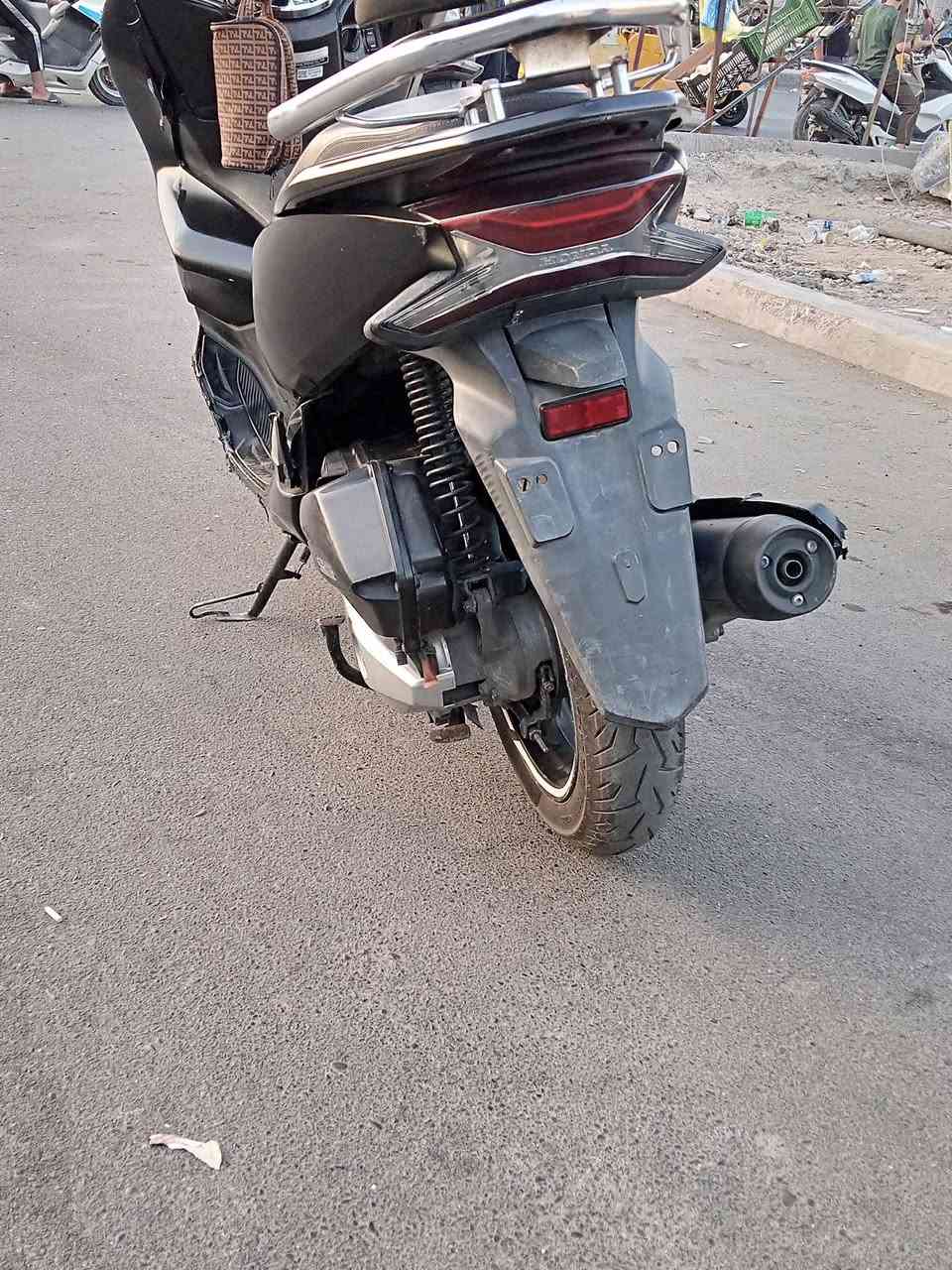 دراجة Honda PCX (الجيل الثالث) موديل 2023 وارد كوري، بحالة ممتازة وجاهزة للاستخدام 🛵✨المواصفات والتفاصيل:الموديل: 2023 (الجيل الثالث)الوارد: كوري 🇰🇷الحالة: نظيفة جداً وبحالة ممتازةالسعر: مليون و 450 ألف دينار عراقي (1,450,000 د.ع) 💰📍 الموقع: بغداد - البلديات📞 للتواصل والاستفسار: ***********

