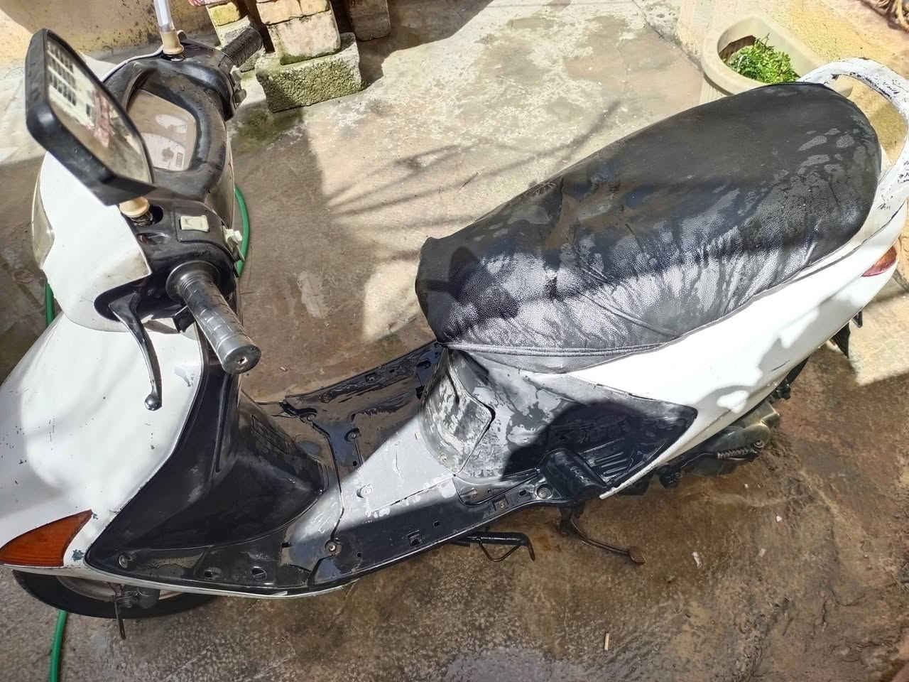 سلام عليكم 
فراشه للبيع 
الدراجه نضيفه مابيها شي محرك.مجفت تجفيت صحيح  وبي ضمان سنه  لا تبخير ولا تنقص سريعه وناعمه   عايزها باتري تايرات جدد سعرها ٤٢٥ وبيها مجال  مكاني  كوفه رقم واتساب بس..? خابرني وبيك خير وتدلل ***********
