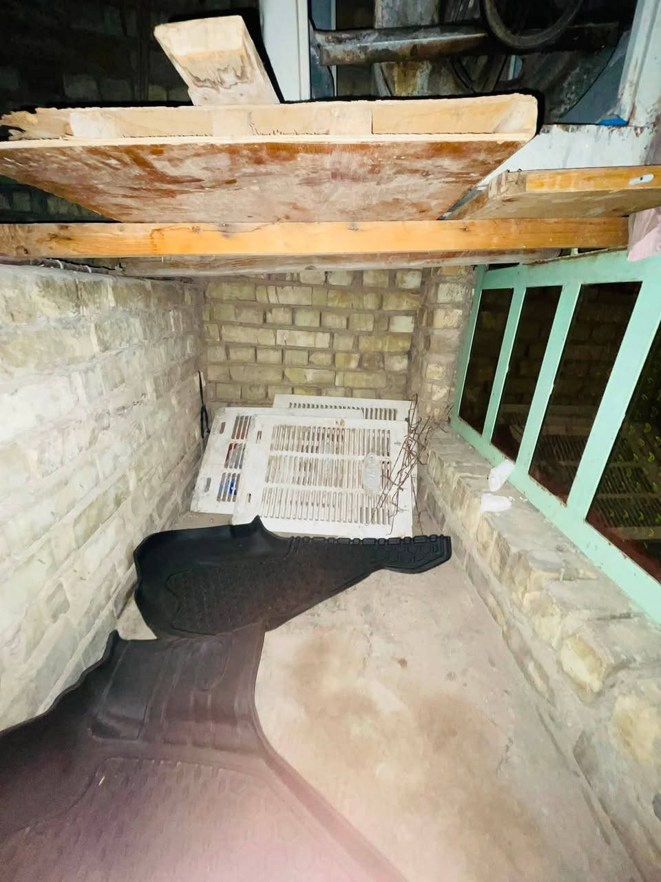 مبرده ايرانيه متروكه كامله نقص وتر بم ب5 الاف يطلع  وشغاله شوفت عينك نضافتهه السعر فول مناسب ب50 الف ***********
