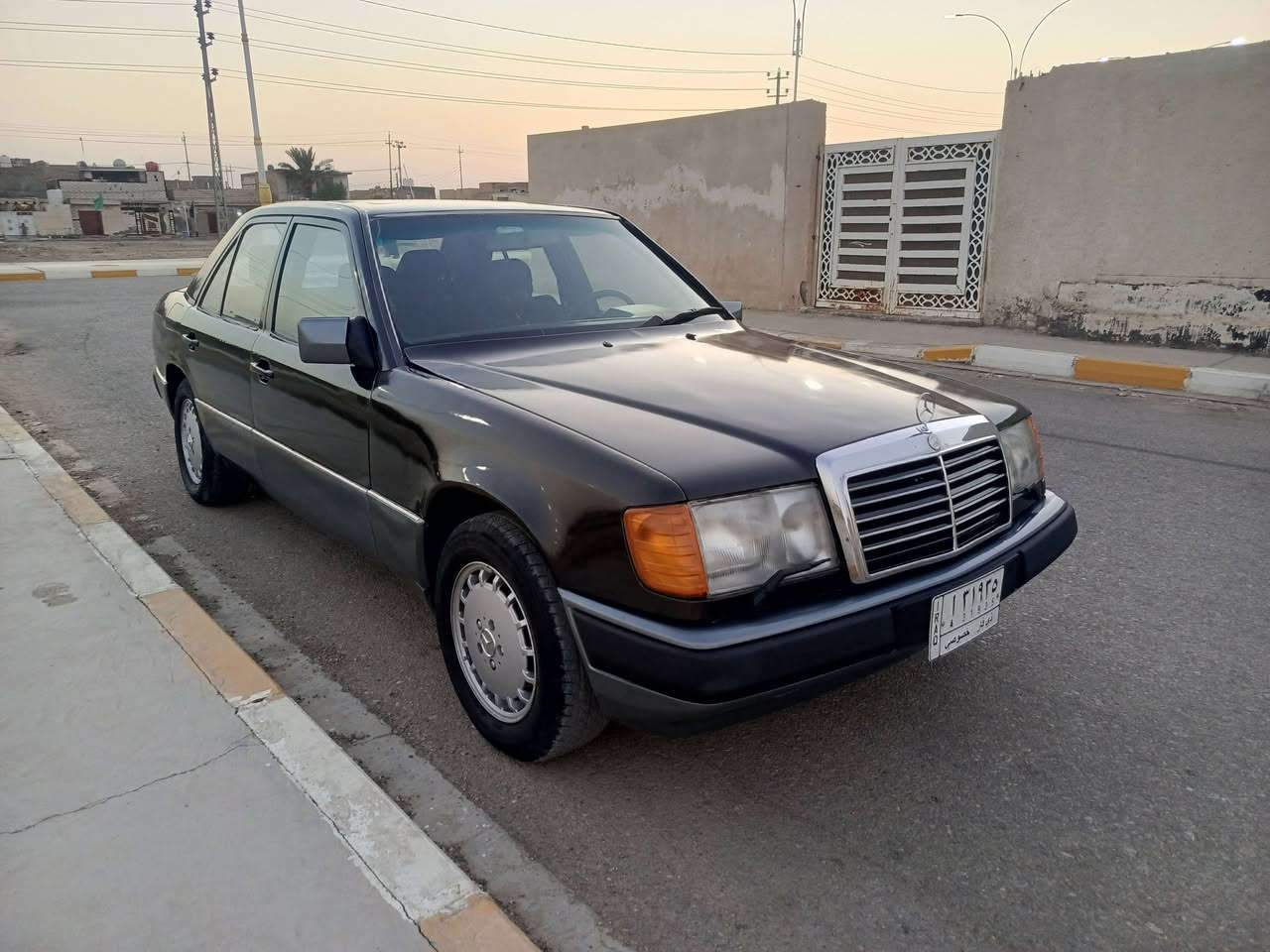 السلام عليكم
مارسدس دب للبيع موديل 88 
رقم ذي قار مشروع وطني سنوية 2027 
مكينه وكير بطه جديدة 2500 
حدادية أمامي خلفي جديدة 
مصبوغة عام بدون حادث 
قواعد دبل عالبلاد 
كهربائيات شغاله 
تبريد شغال 
تخم تاير جديد 
غرفة جديدة 
السعر 53  وبيه مجال للشراي 
***********
***********
