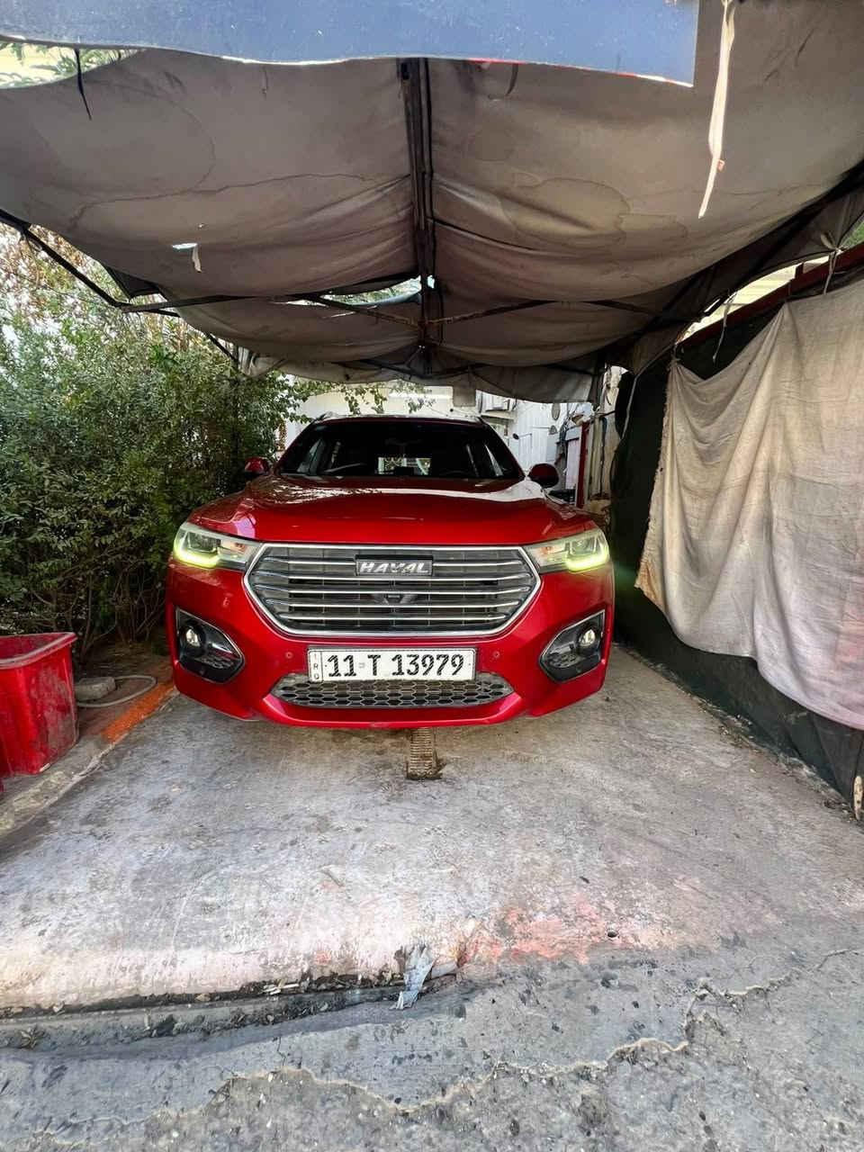 السلام عليكم سيارة هافال موديل ٢٠٢٠ ماشية ٨٦ الف كيلو فول مواصفات واحد على واحد اعلى فئة سيارة مكينة وكير غير من الله تخم تاير تبريد ثلج باتري جديد رقم بغداد دولي بيه ربع ياب السائق صبغ فقط رايده ١١ وبيه مجال للشراي الاتصال ***********
