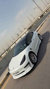 شلونكم حبايب  سيارتي للبيع فقط وسبب البيع محتاج فلوس عمليه ولله  تيسلا...
