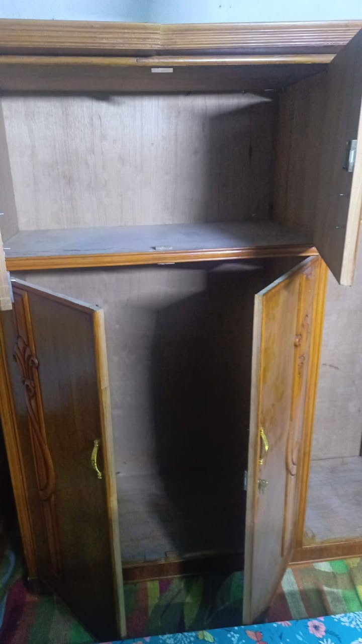 سلام عليكم عندي غرفه لبيع سعر 700بيه مجال قليل مكاني بغداد بل شعله قطاع سادس  هذا رقمي ***********
