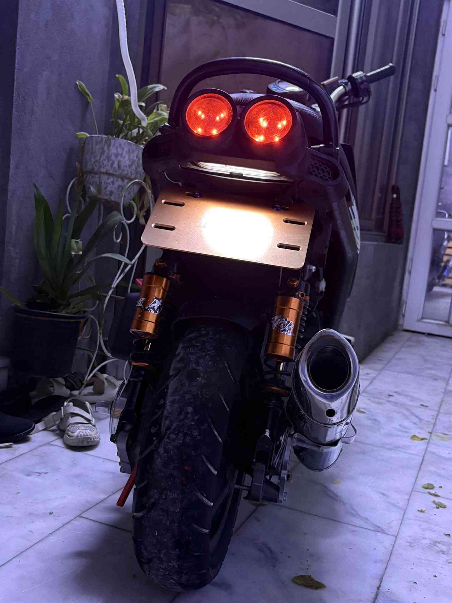 سلام عليكم 
مكان كربلاء الجمعيه 
***********
سعر مليون و350 وبيها مجال للشراي
مكينه 58ونص59
مزوعه تزويد 
دراجه نضيفه 
معدل الدراجه يعبر ال 152
