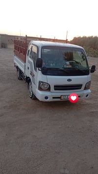كيا بزون • قلاب • ٢٠٠١
